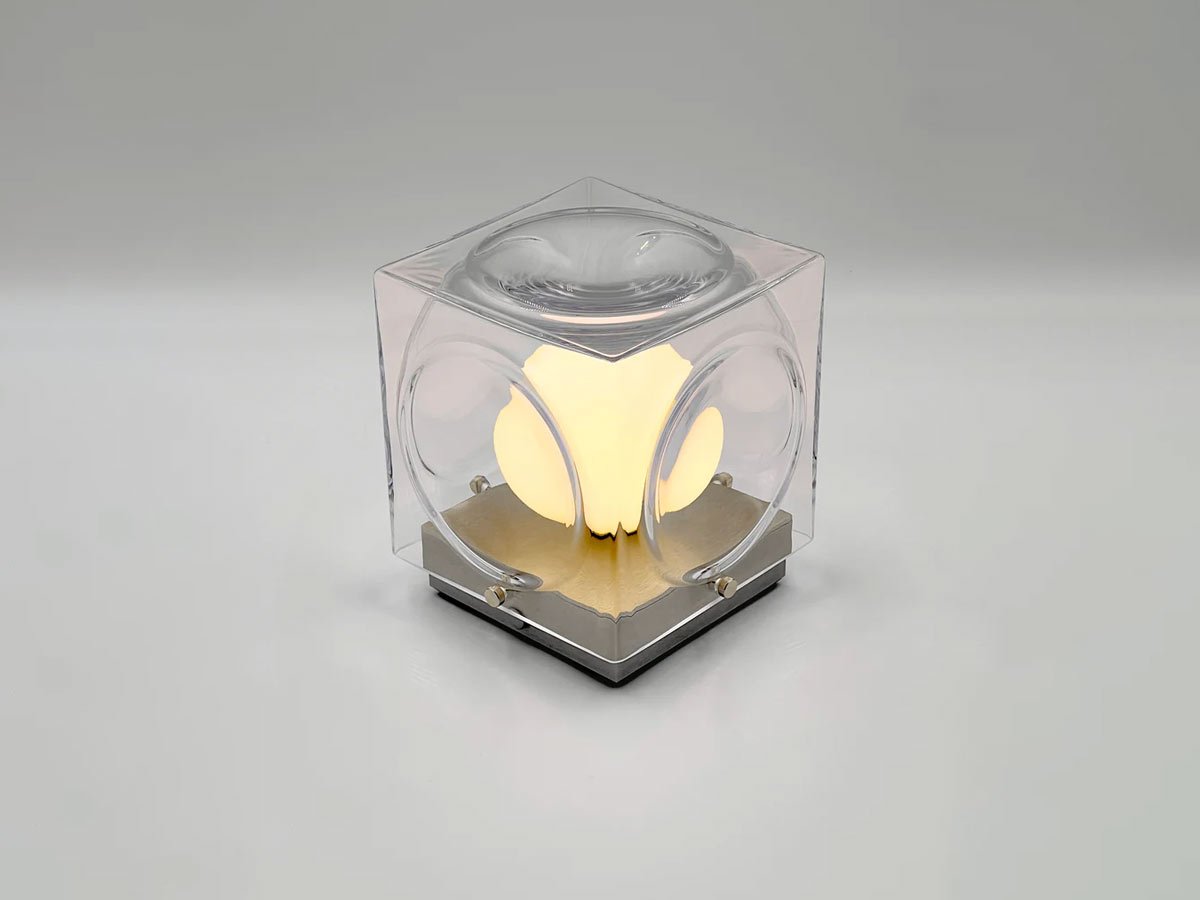 Draagbare lamp CHANT met glazen kap en gouden voet