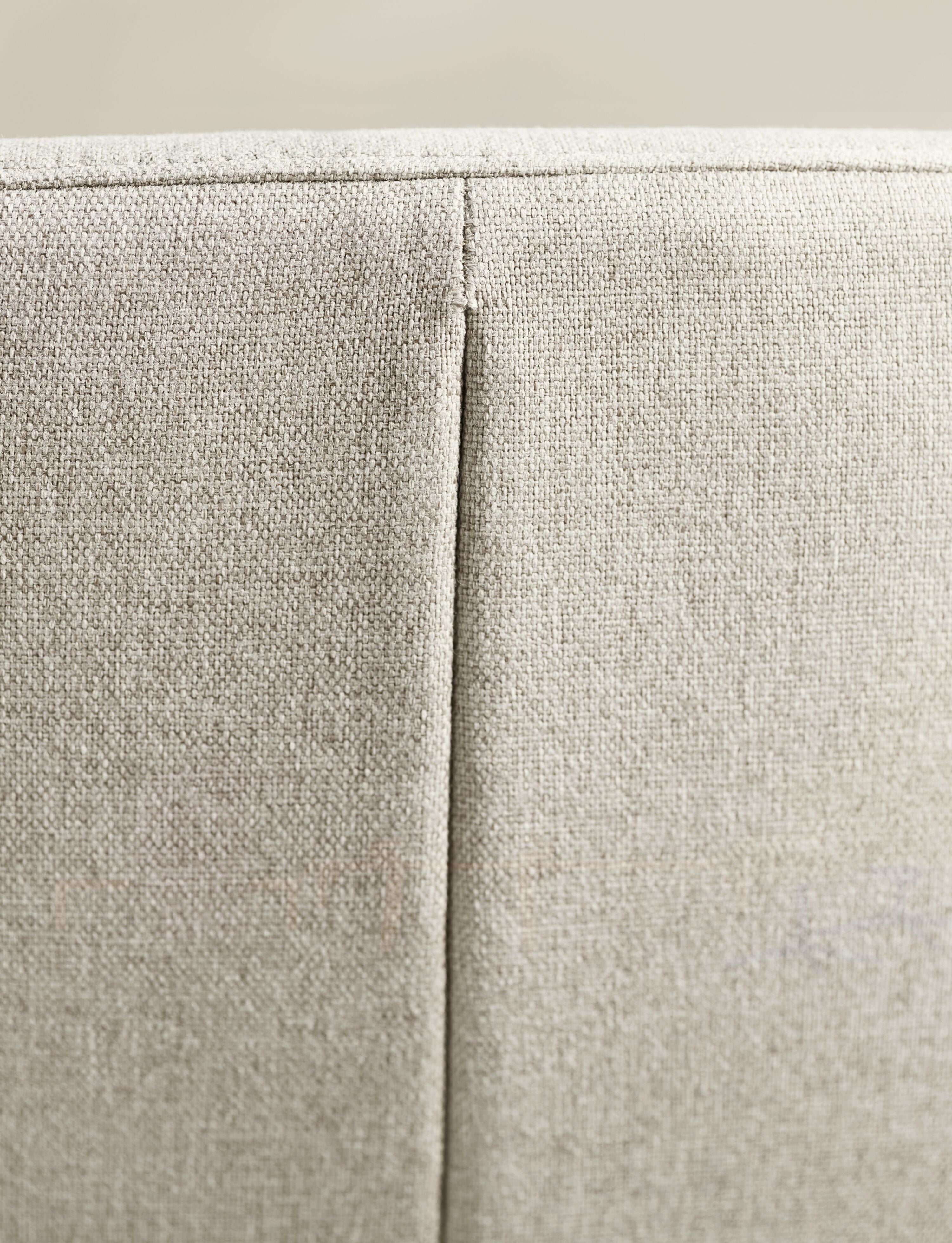 Gestoffeerde fauteuil CLARA zwarte metalen basis