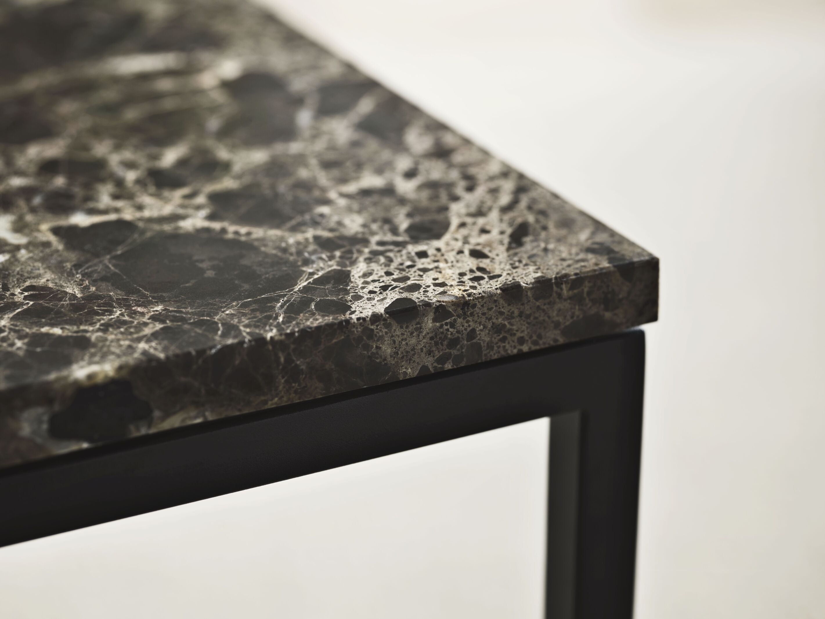 COMO GRAY STEEL COVER BASE