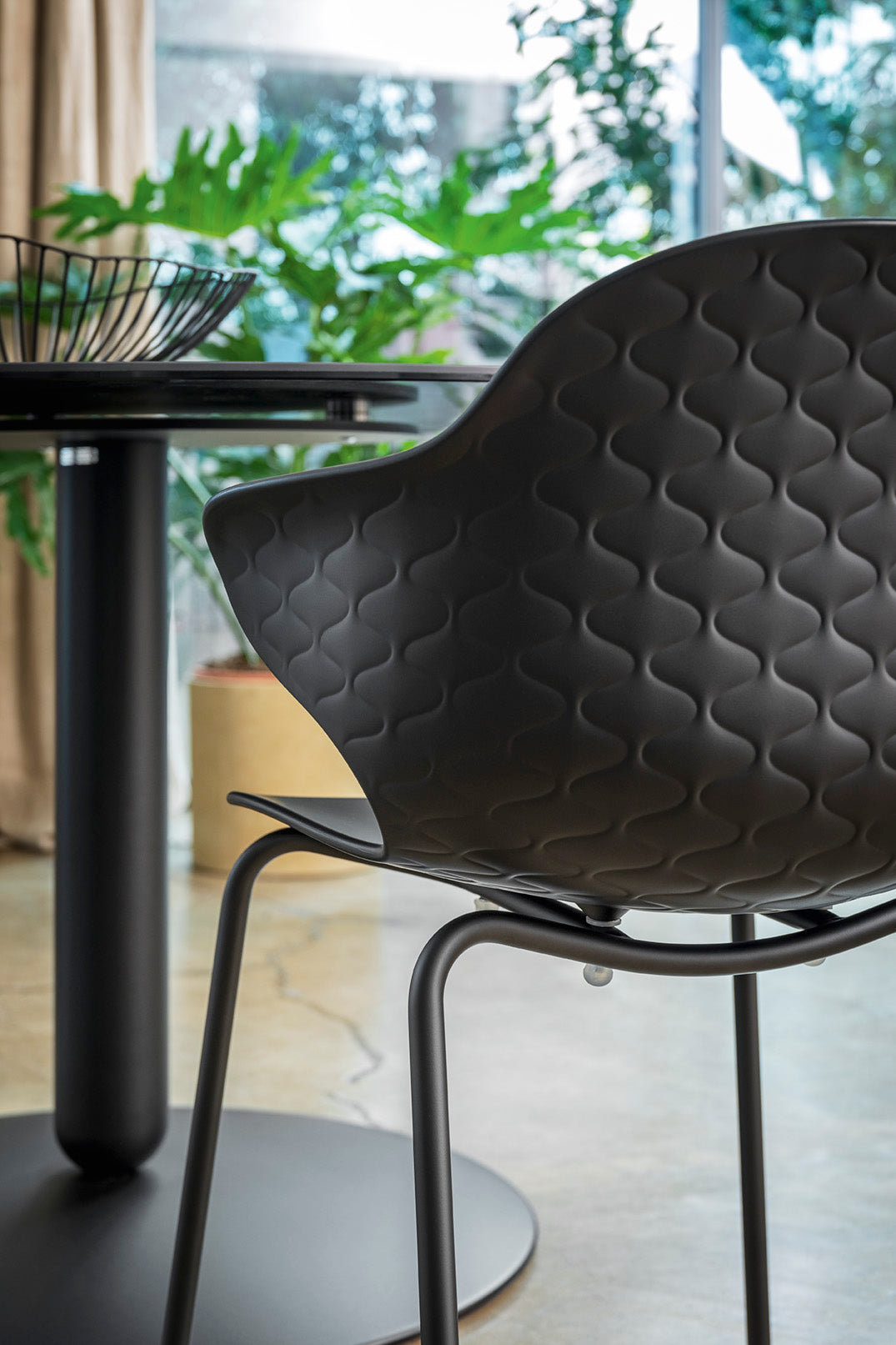 SAINT TROPEZ chair with a brown seat and a golden metal base