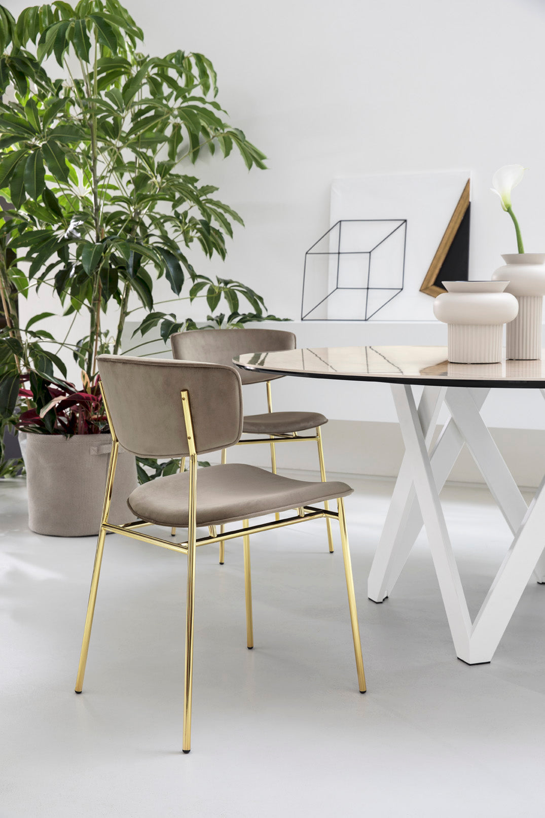 Gestoffeerde FIFTIES stoel met zwarte basis