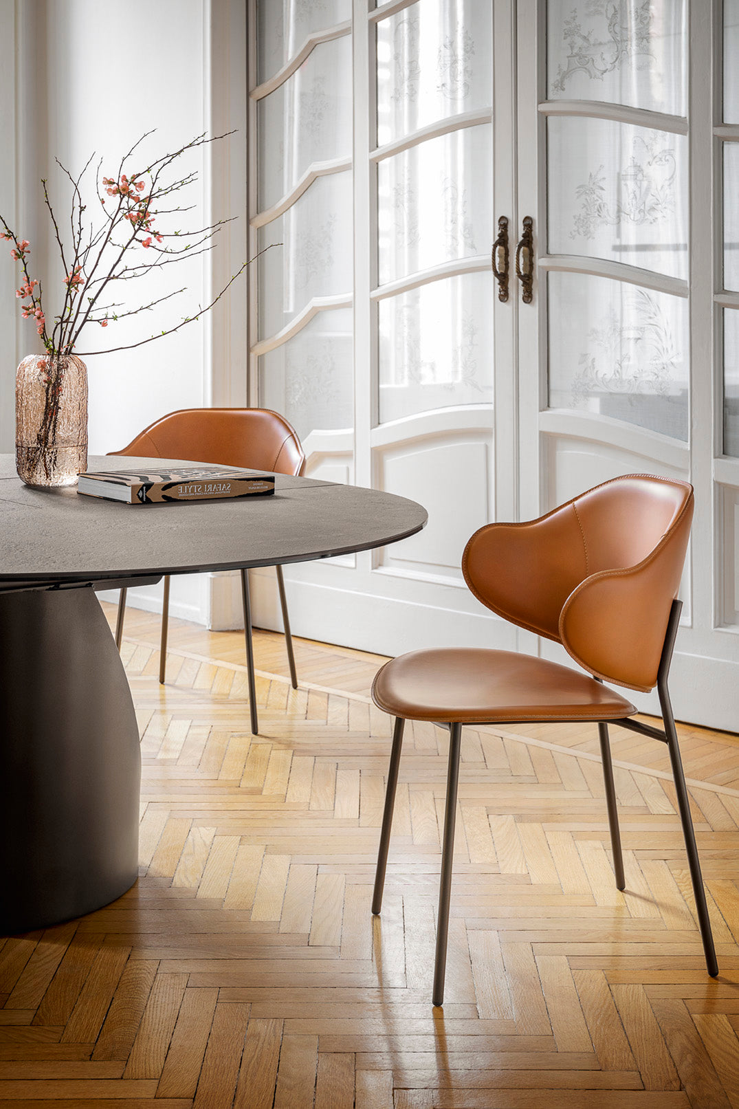 Round extendable table CYCLONE with brown top and brown base