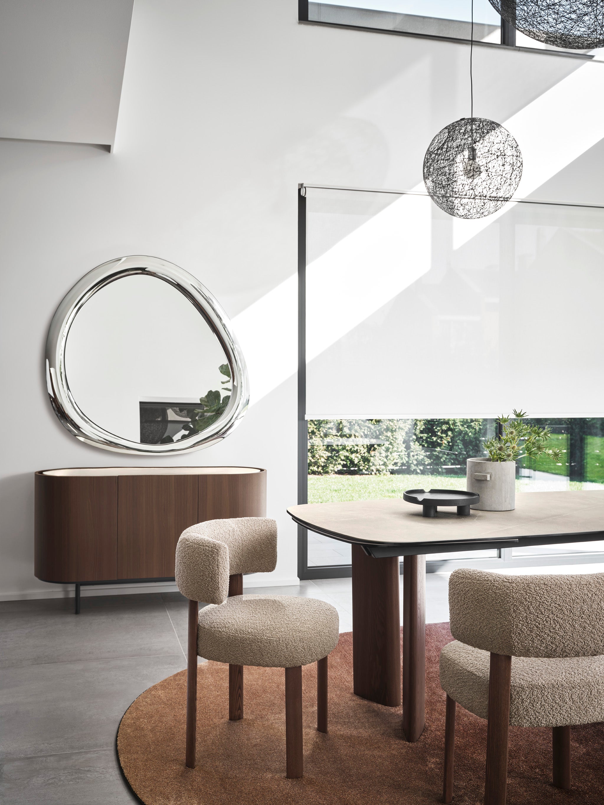 Rundes AURA Spiegel aus grauem Glas