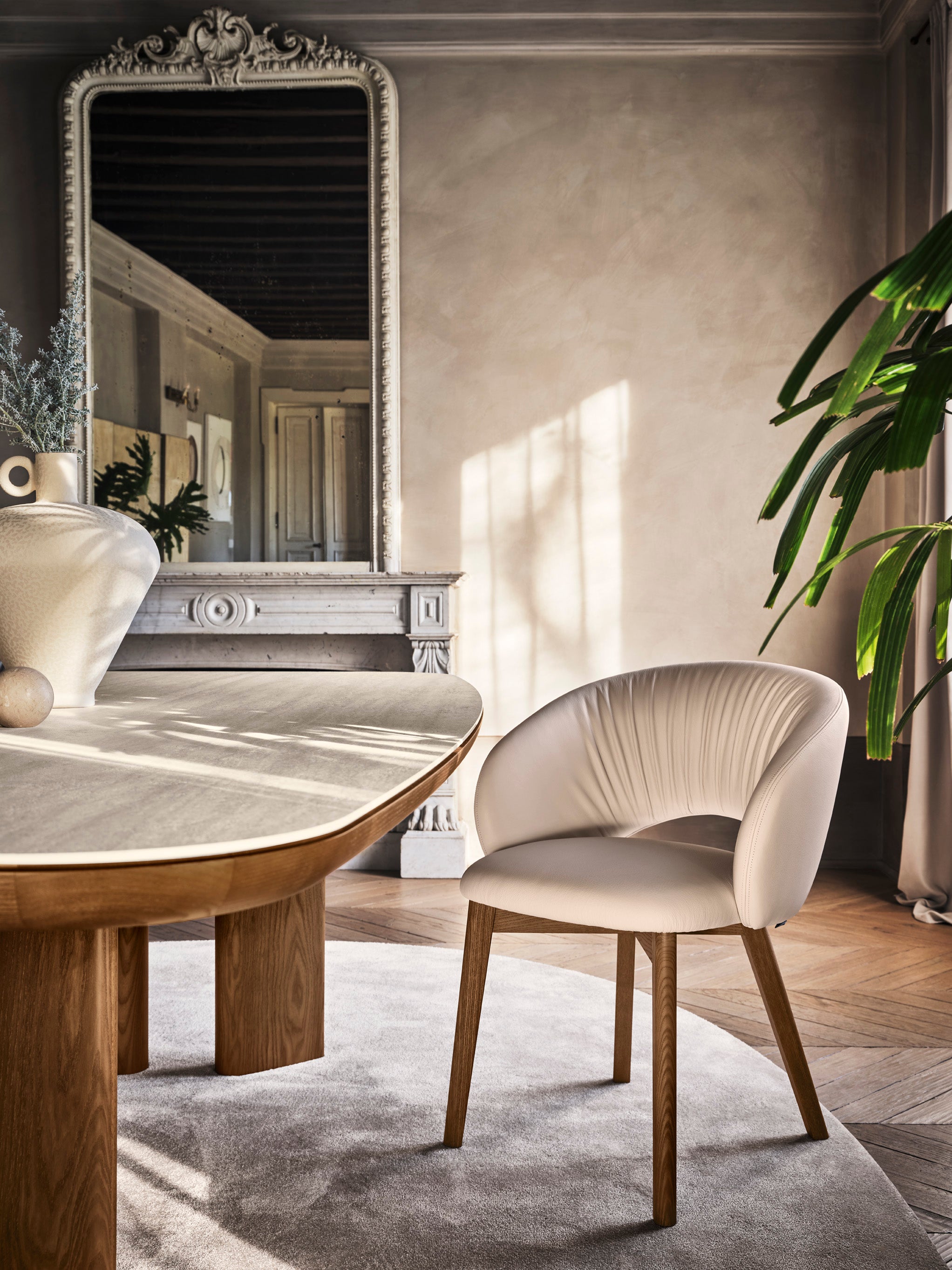 Tafel SANDY beige blad met notenhouten basis