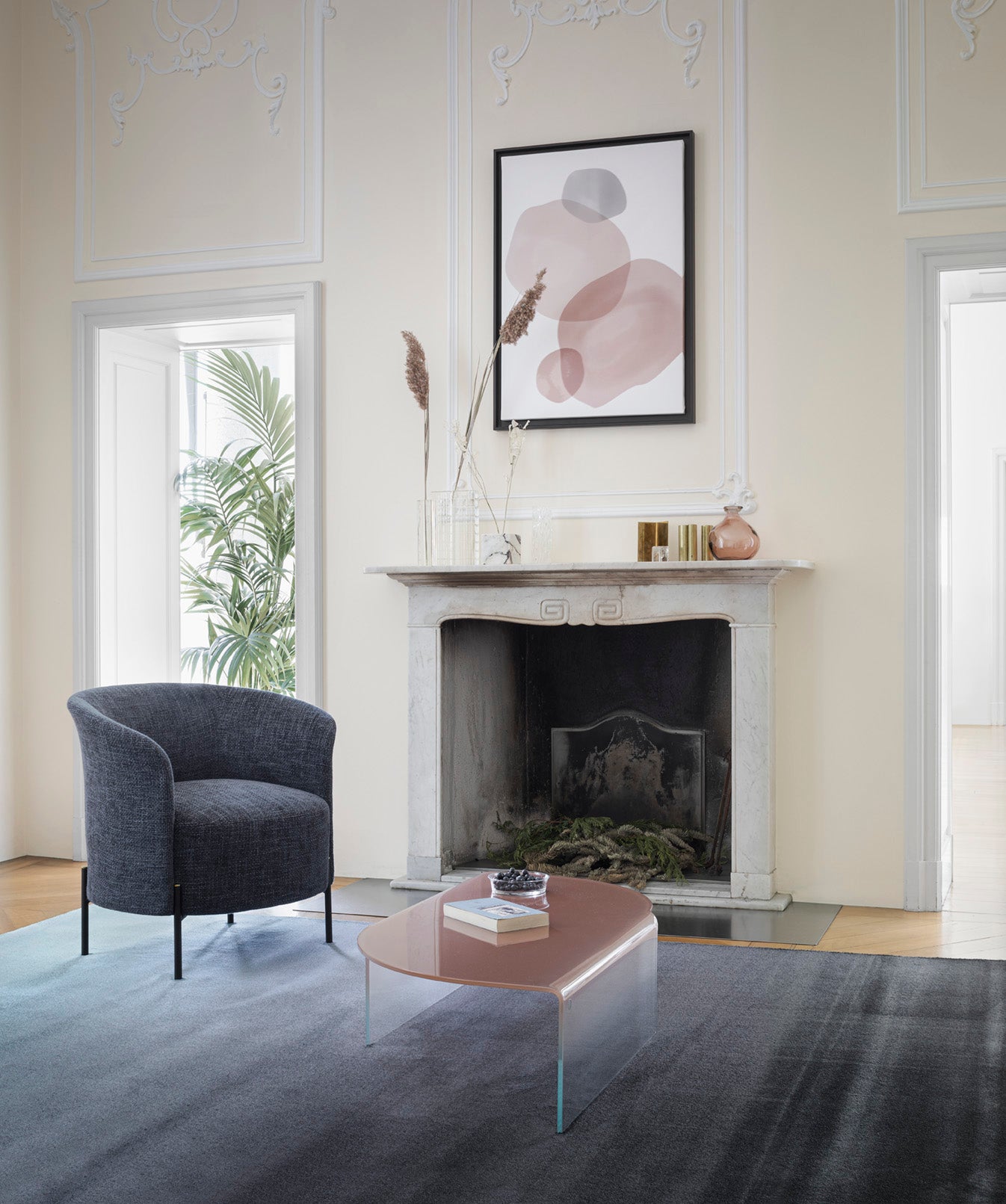 RENDEZ VOUS upholstered armchair with black base