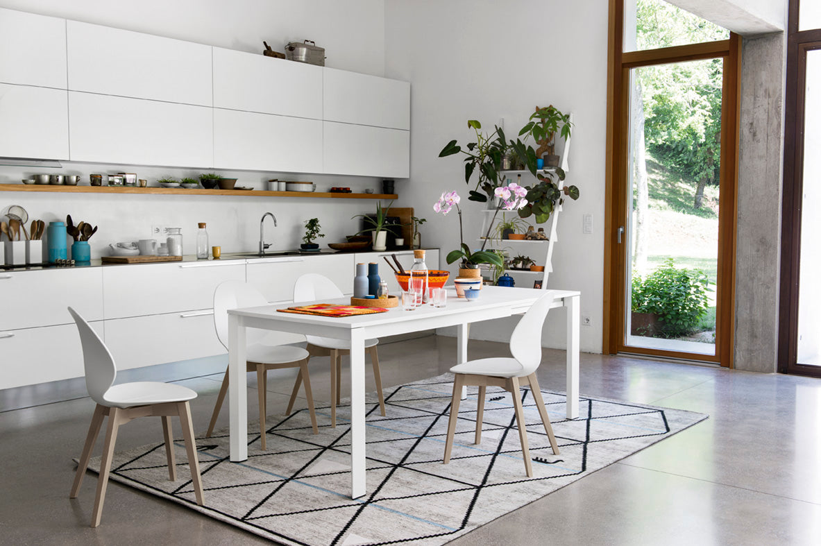 Stoel BASIL taupe zitting met gebleekte houten basis