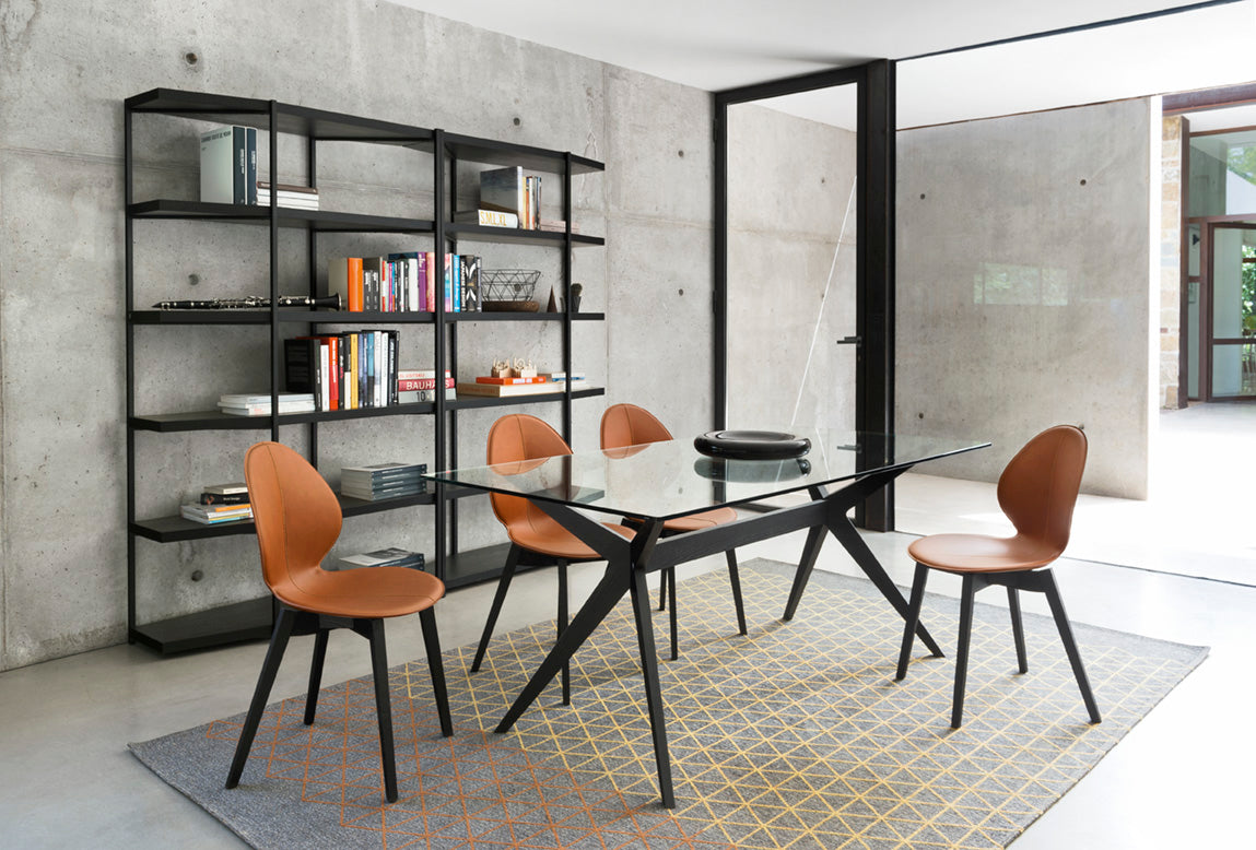 Tafel TOKYO met glazen blad en notenhouten basis