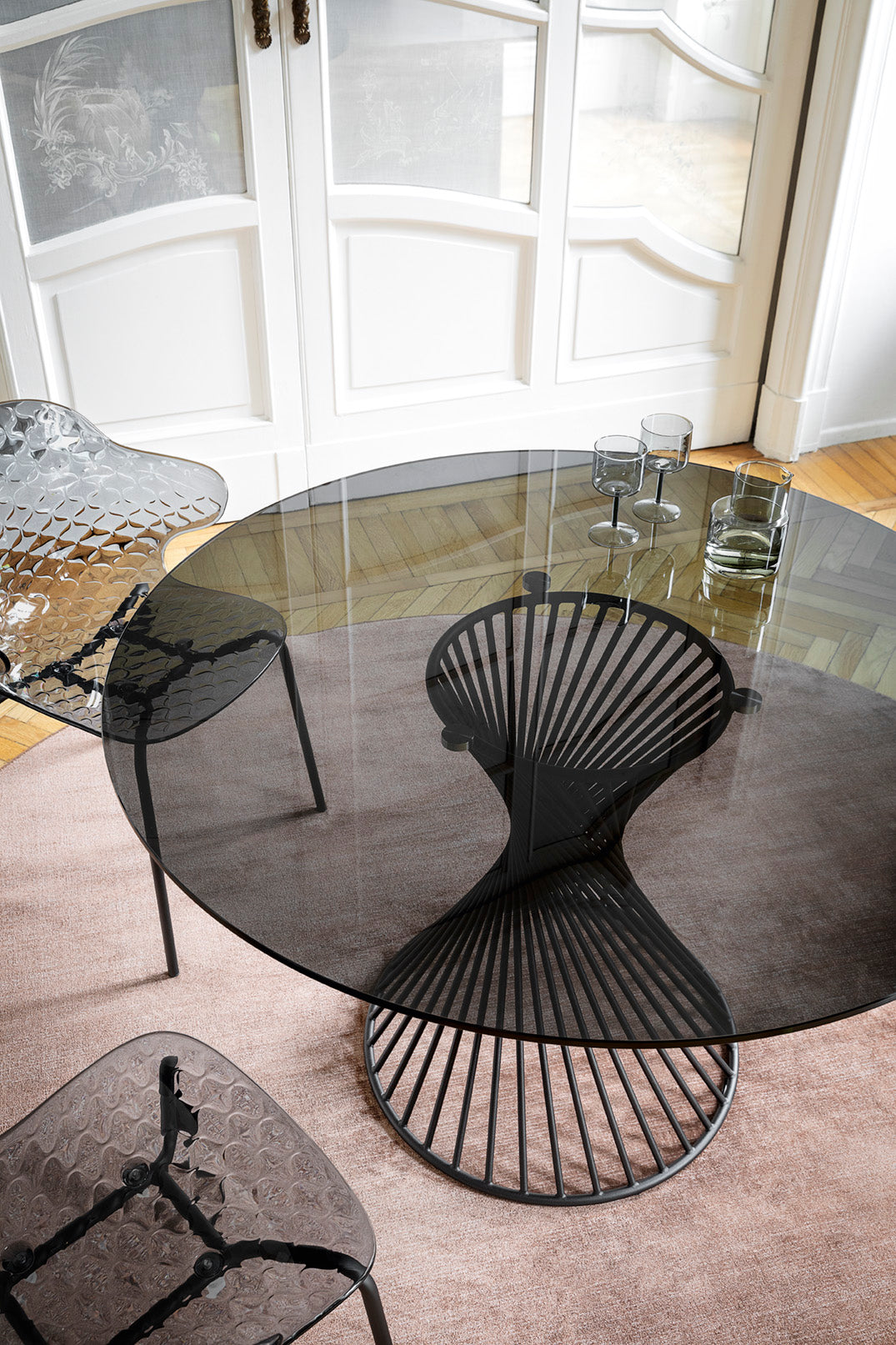 SAINT TROPEZ Chair with White Seat and Chrome Metal Base