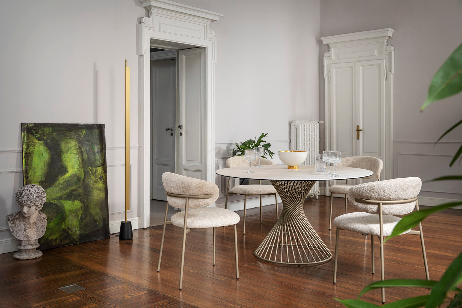 Ronde tafel VORTEX met witte blad en zwarte basis