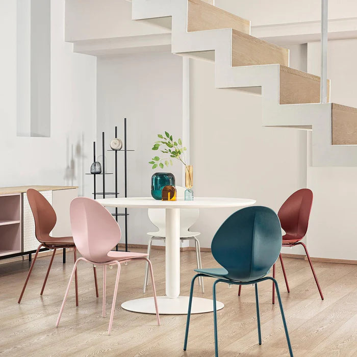 Stoel BASIL witte zitting met verchroomde metalen basis