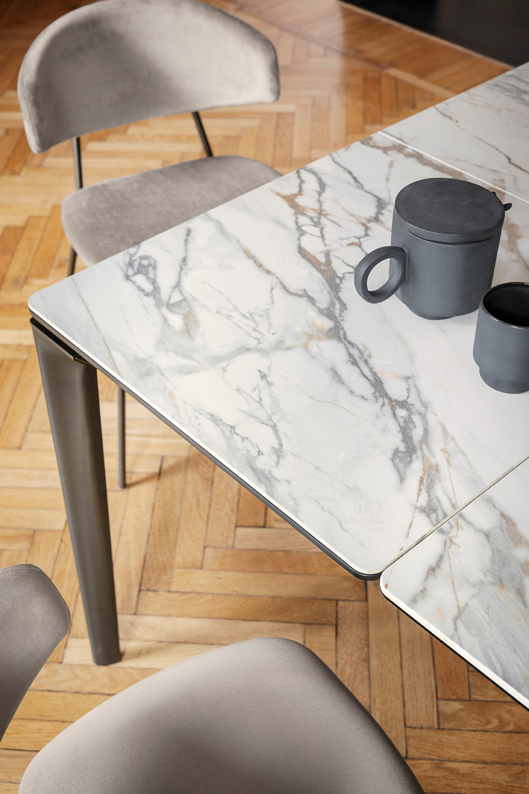 Extendable table BOMA with beige top and beige base