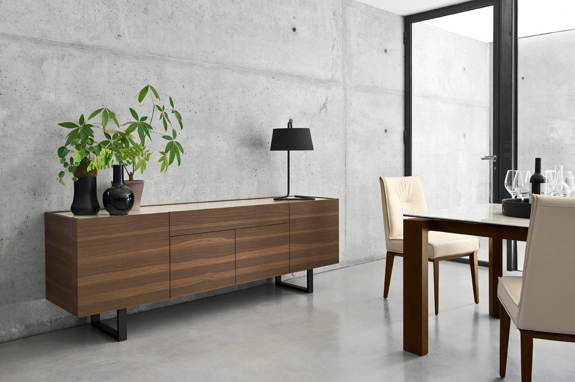 Gestoffeerde stoel ROMY met zwarte houten basis