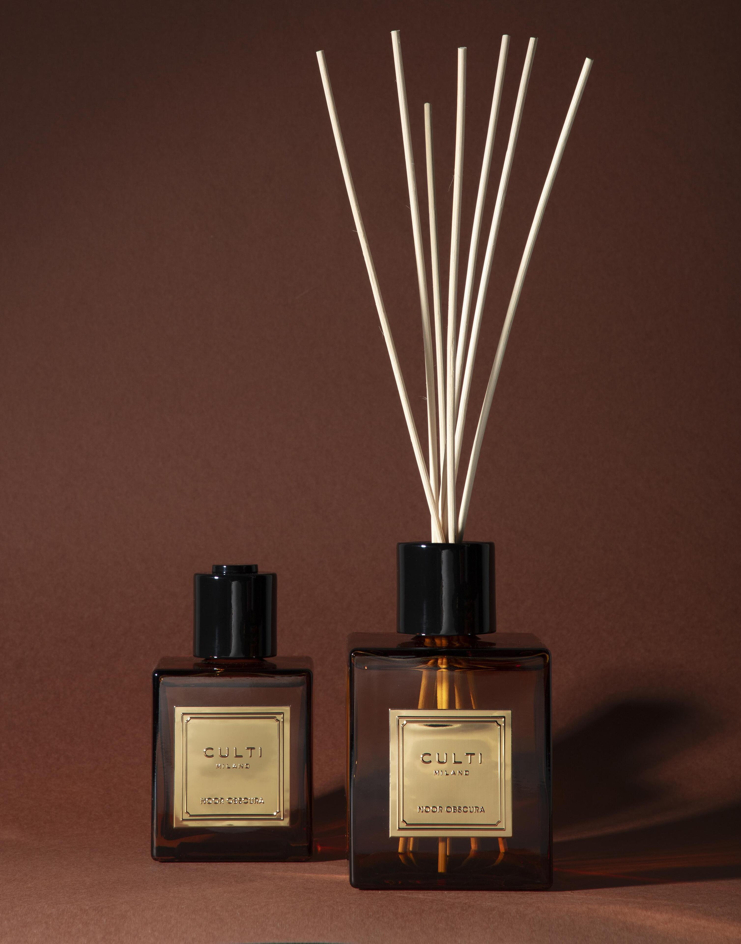 NOOR OBSCURA Scent Diffuser with notes of dates, incense, Virginian cedar, oud, and guaiac wood.