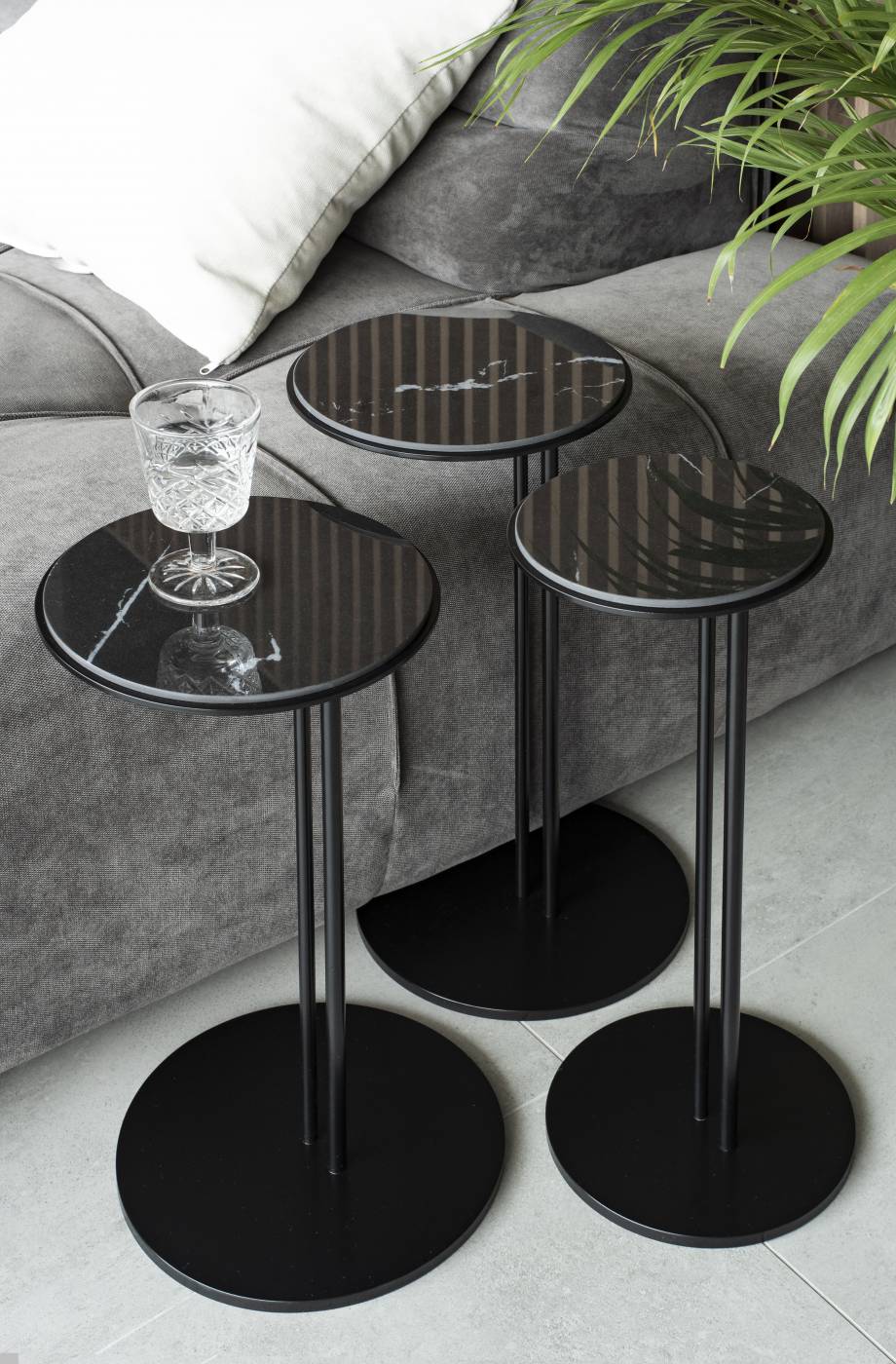 Stolik kawowy MINEVA spiek kwarcowy Negro Rosanero Eye on Design