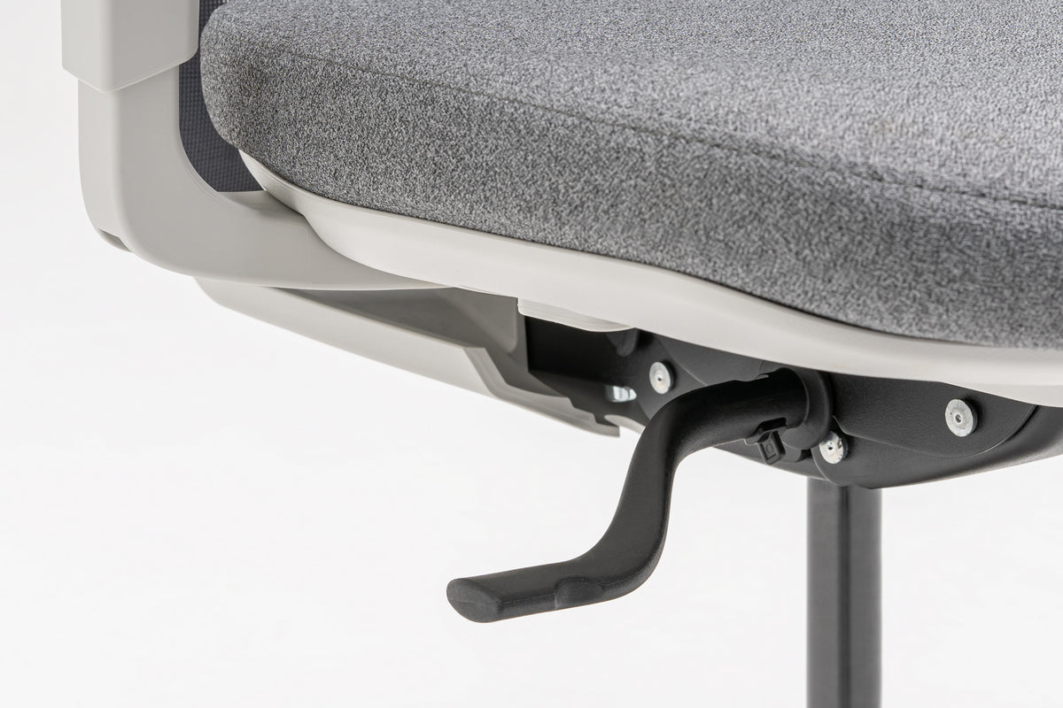 Fauteuil met geperforeerde rugleuning EVO, verstelbare basis met wielen voor zachte oppervlakken