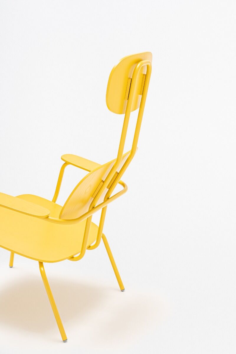 Fotel z zagłówkiem NEW SCHOOL LOUNGE beżowa podstawa z podłokietnikami