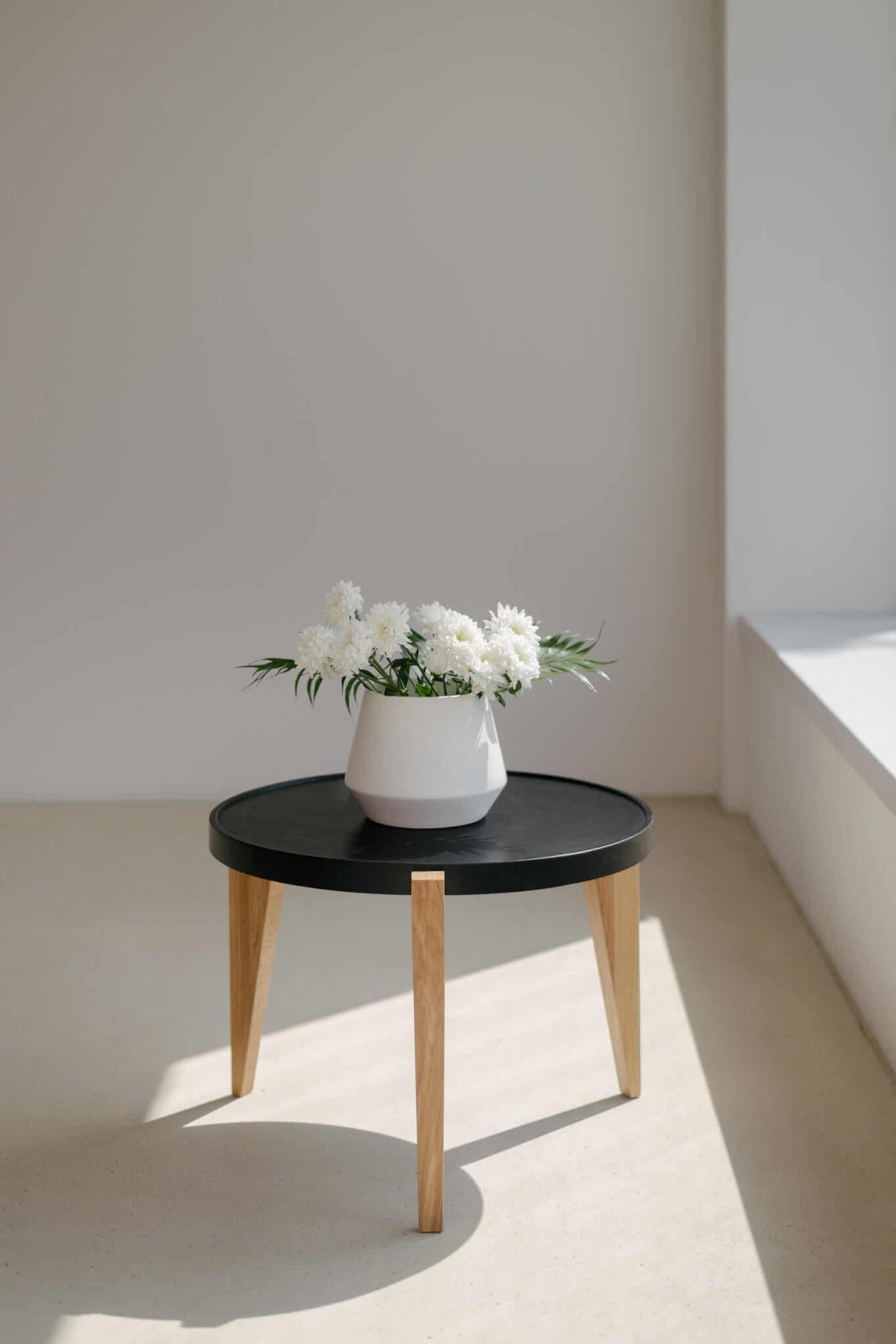 BONTRI table with black top and wooden base