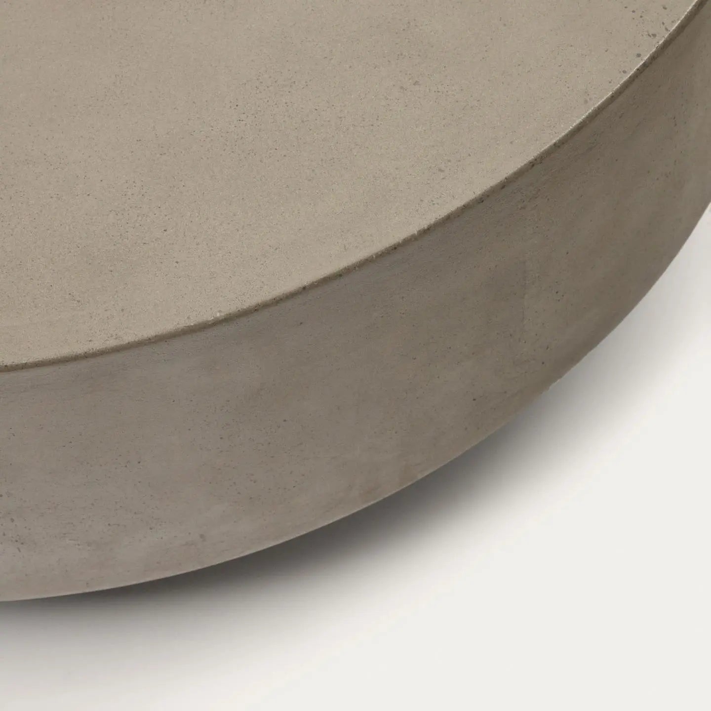 Stolik kawowy GARBET szary cement, marka Kave Home