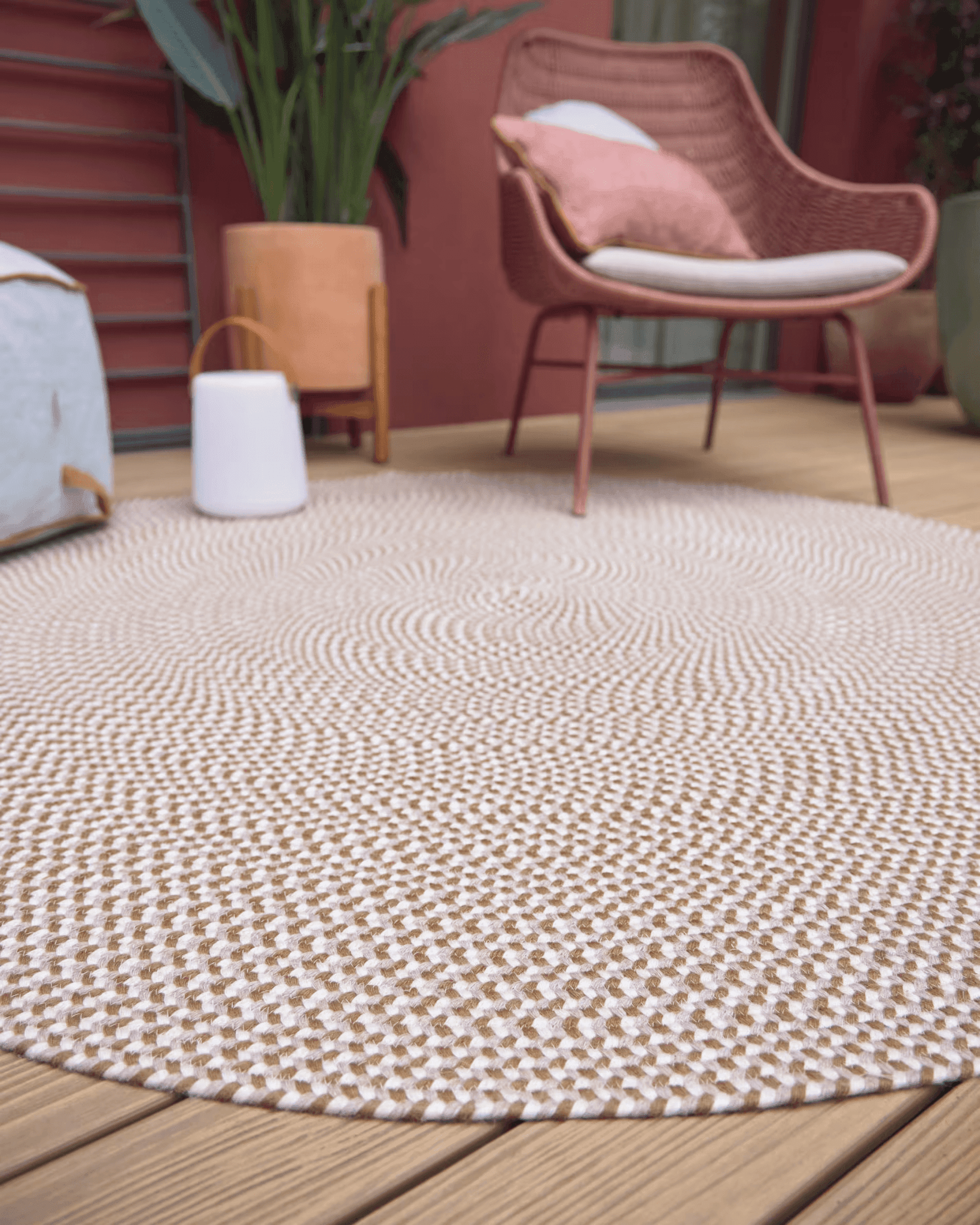 Dywan okrągły zewnętrzny RODHE beżowy La Forma Eye on Design