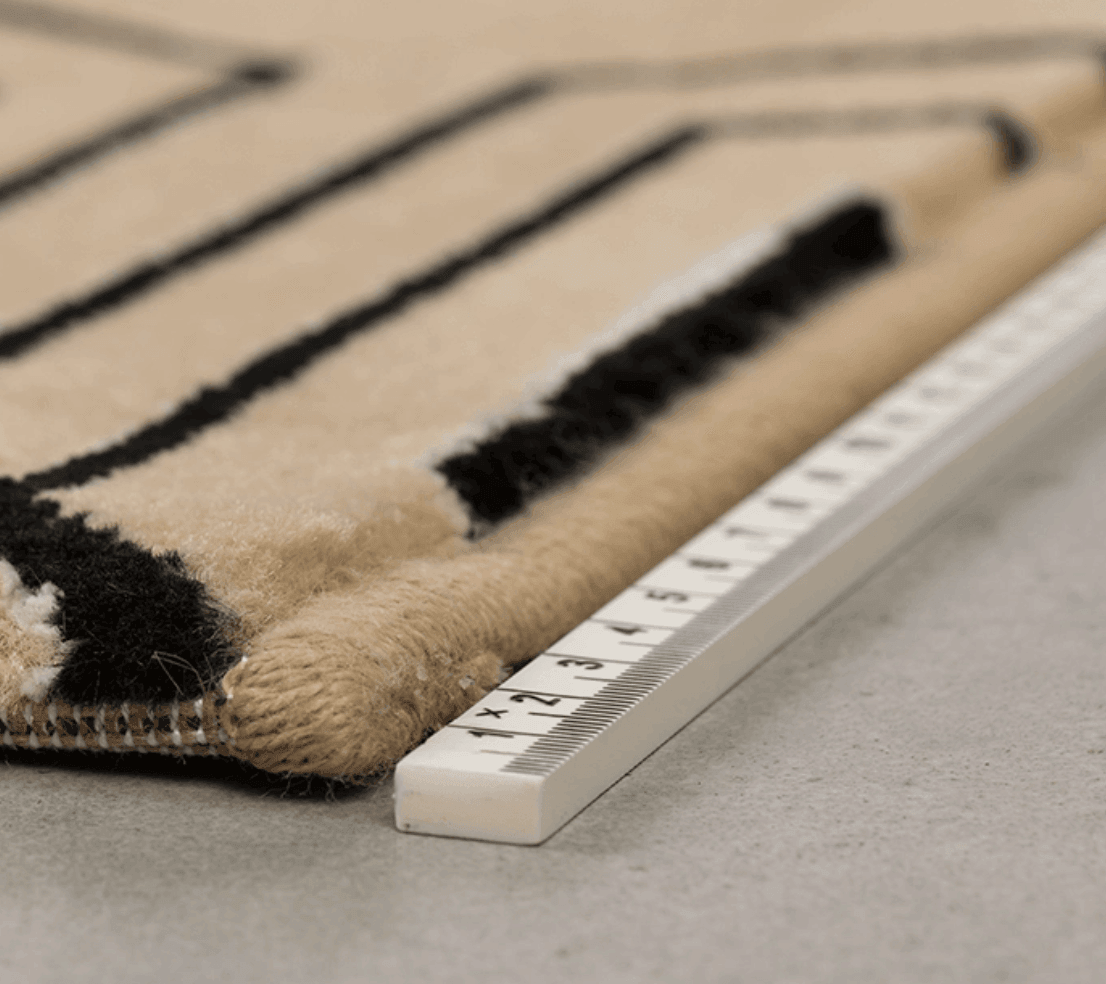 Dywan SWINGING LINES beżowy Bold Monkey Eye on Design