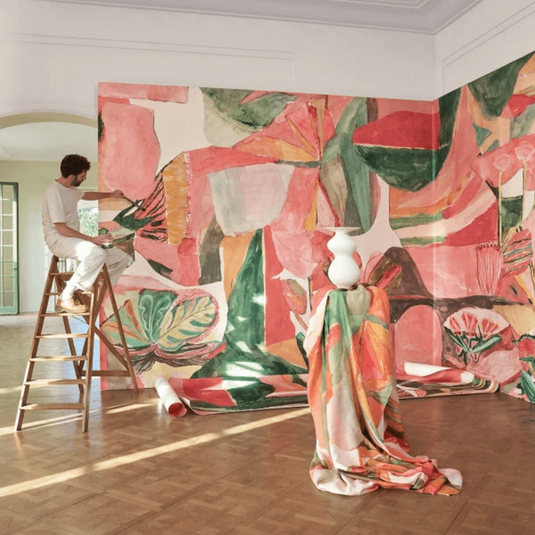 Abstrakte textiele muurschildering met plantaardig motief JARDIN DANSÉ - BLUSH MULTICOLORE roze met groen en rood