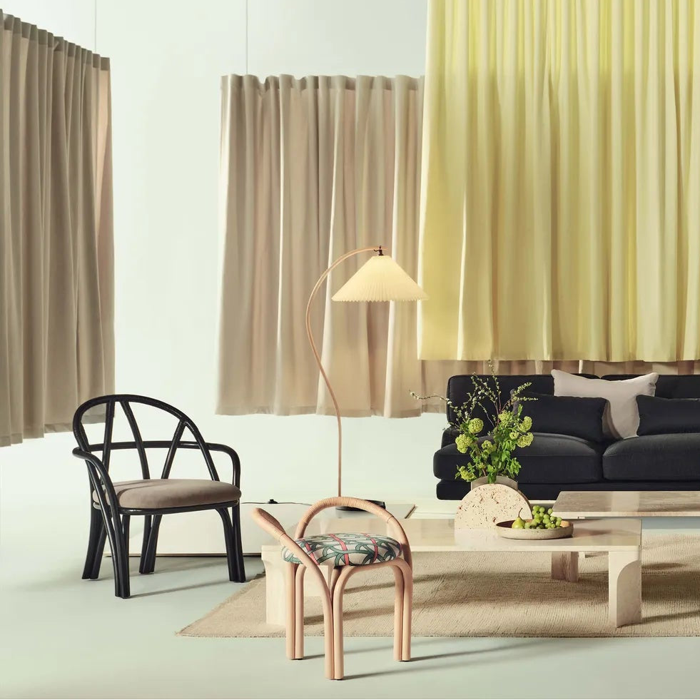 BISTRA fauteuil gestoffeerd met een rieten basis van ebbenhout