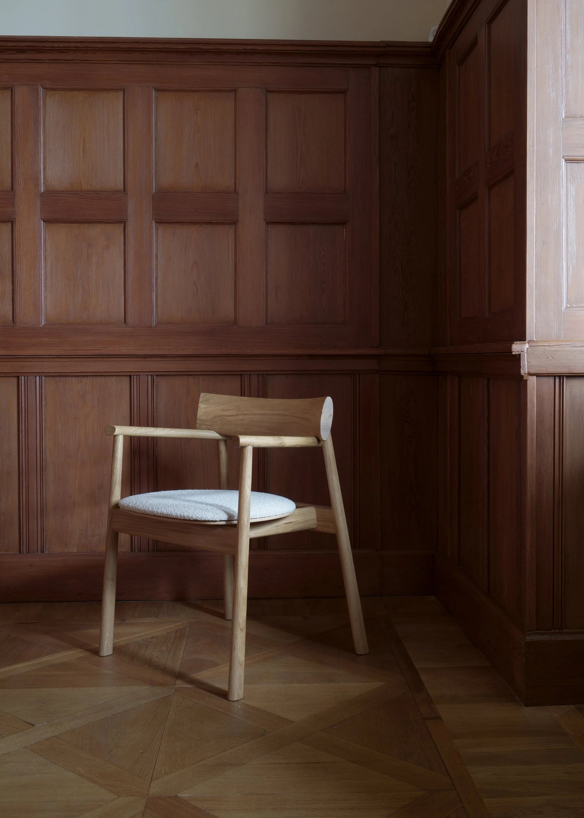 ELIPSA SOFT stoel van eikenhout en zandkleurige boucle