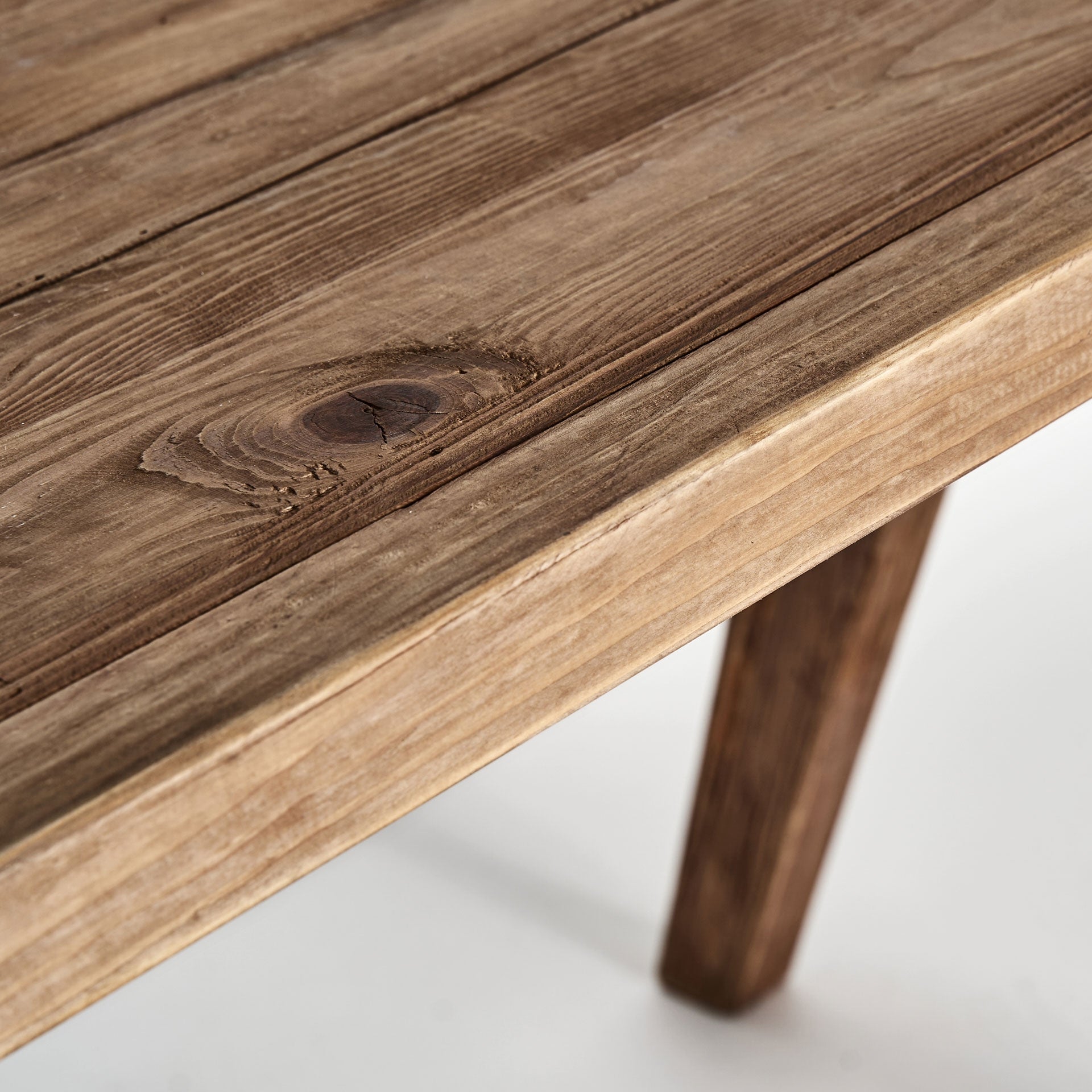 Bureau CRISSEY gerecycled grenenhout