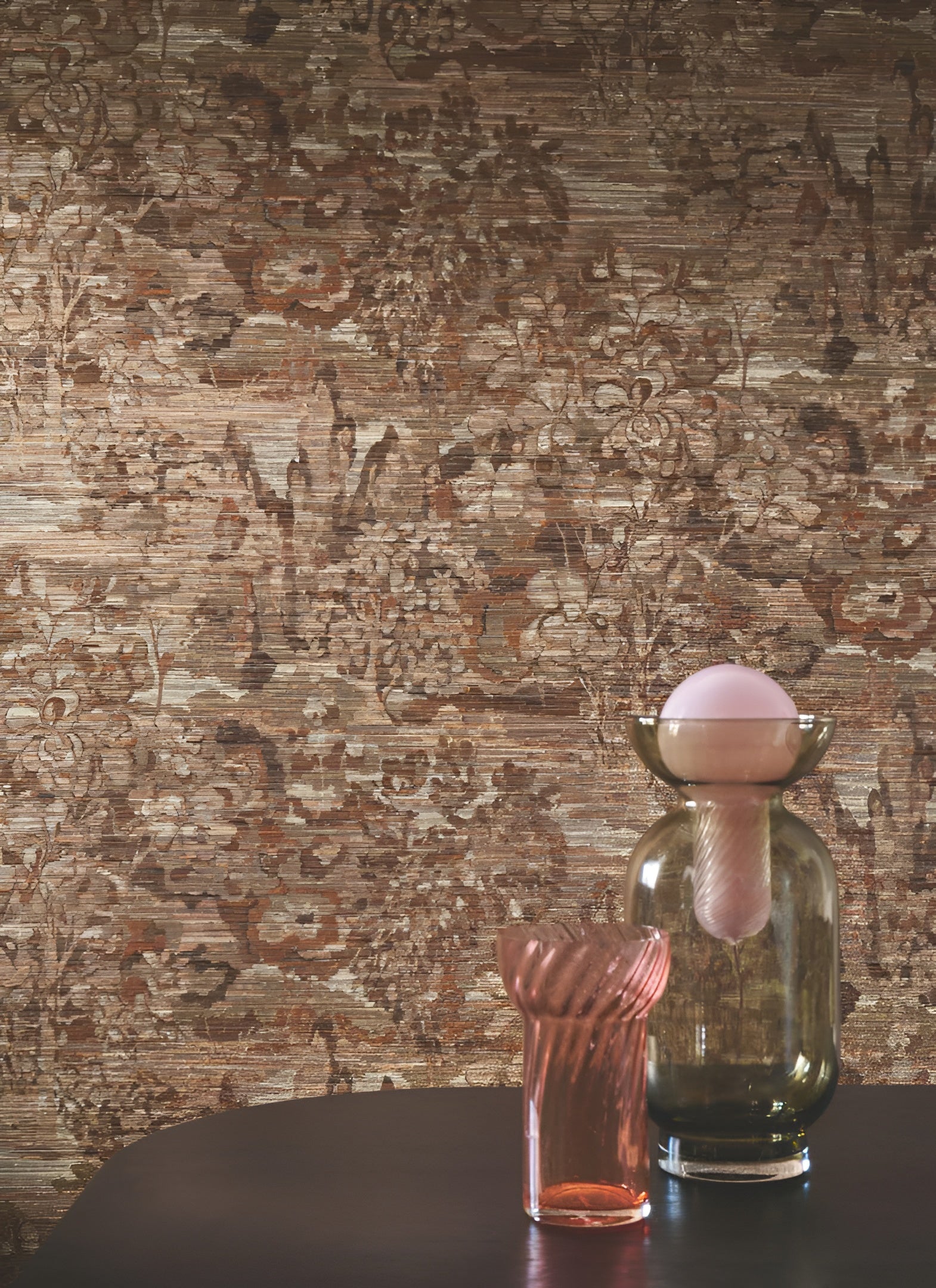 Structuurtapijt met een plantaardig bladerenpatroon VERDURE - ORANJE BRULÉ gebrande sinaasappel