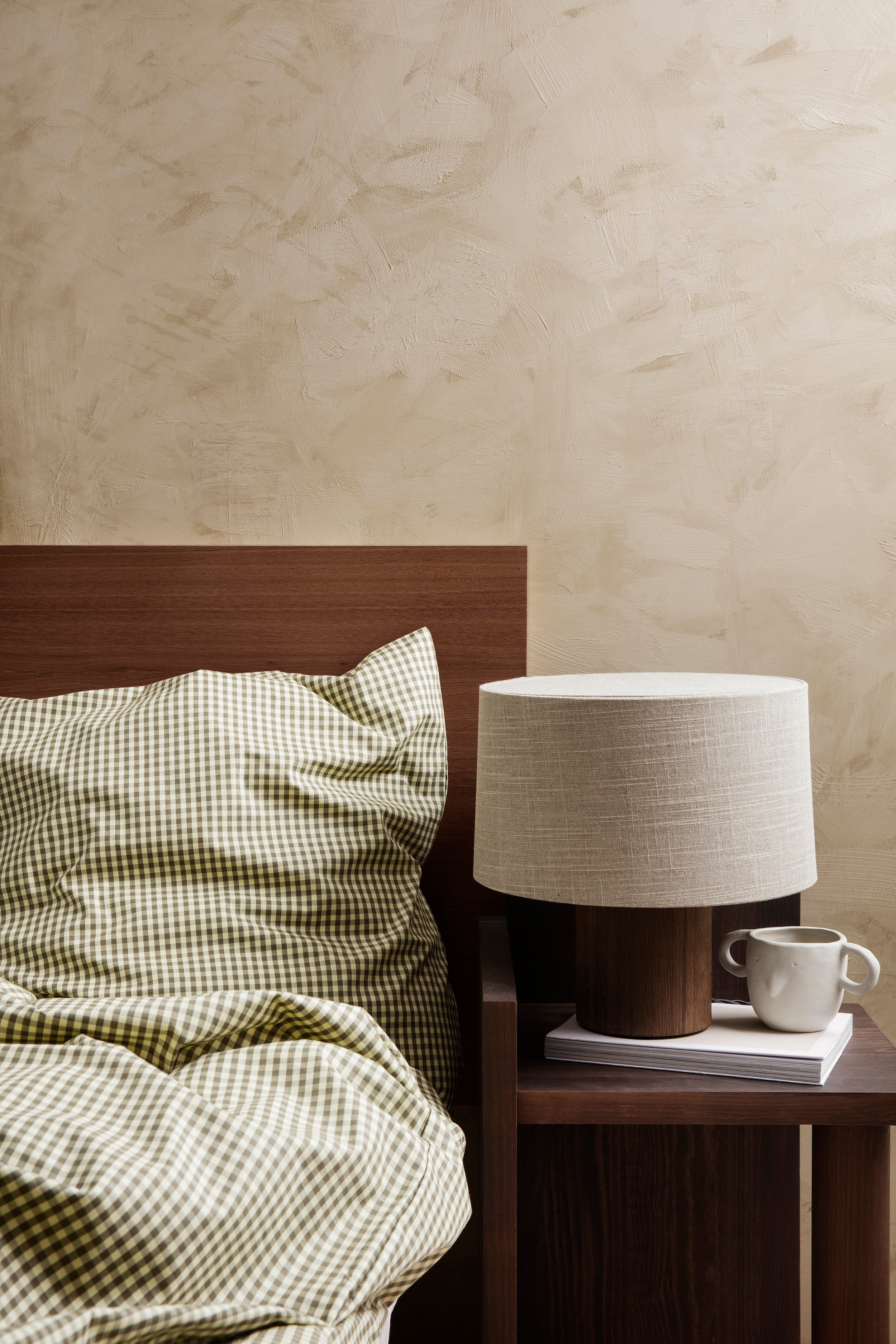 Zijtafel UTA donkerbruin vurenhout