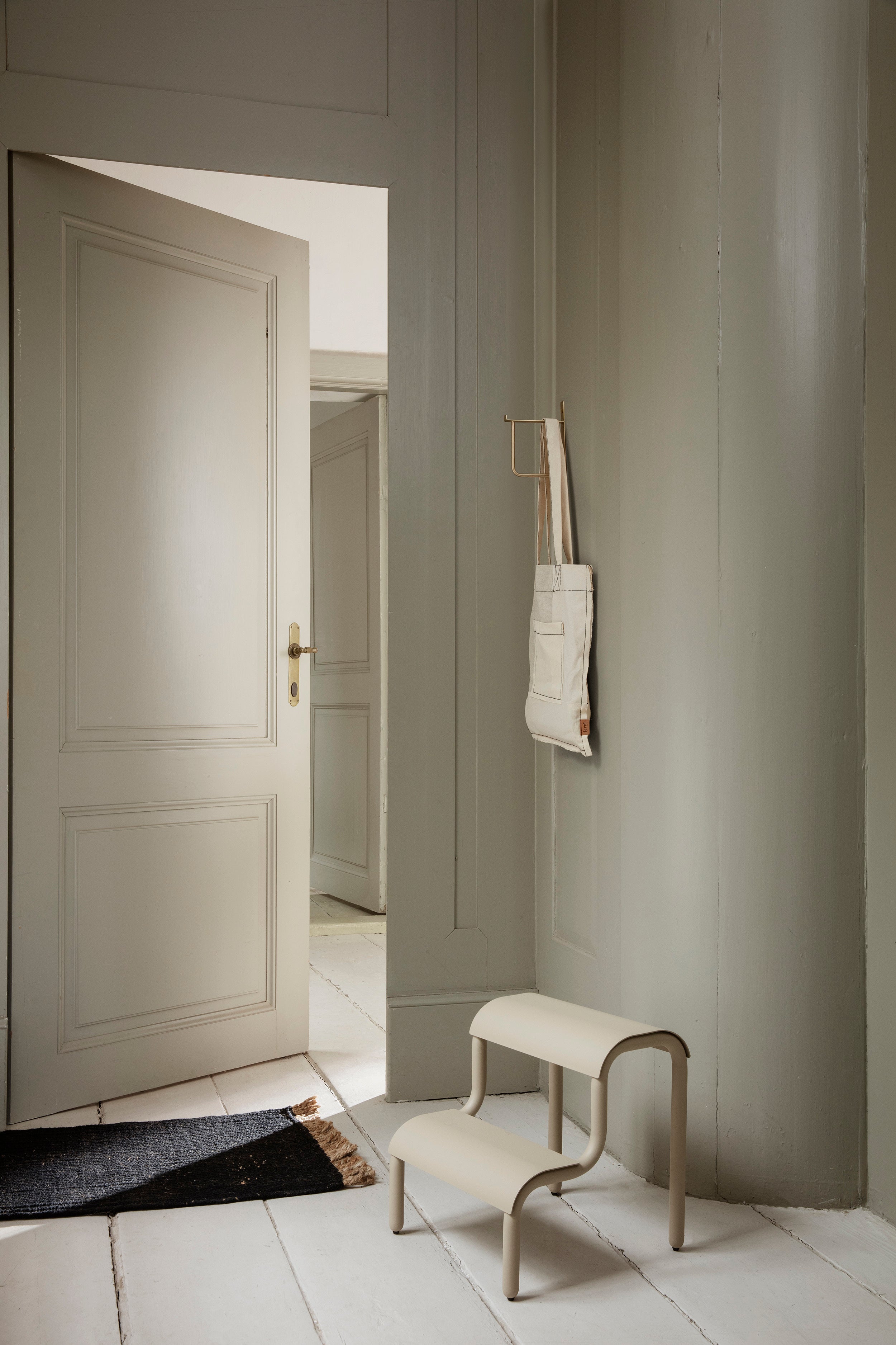 Vloerkleed BLOCK MAT zwart met beige franjes