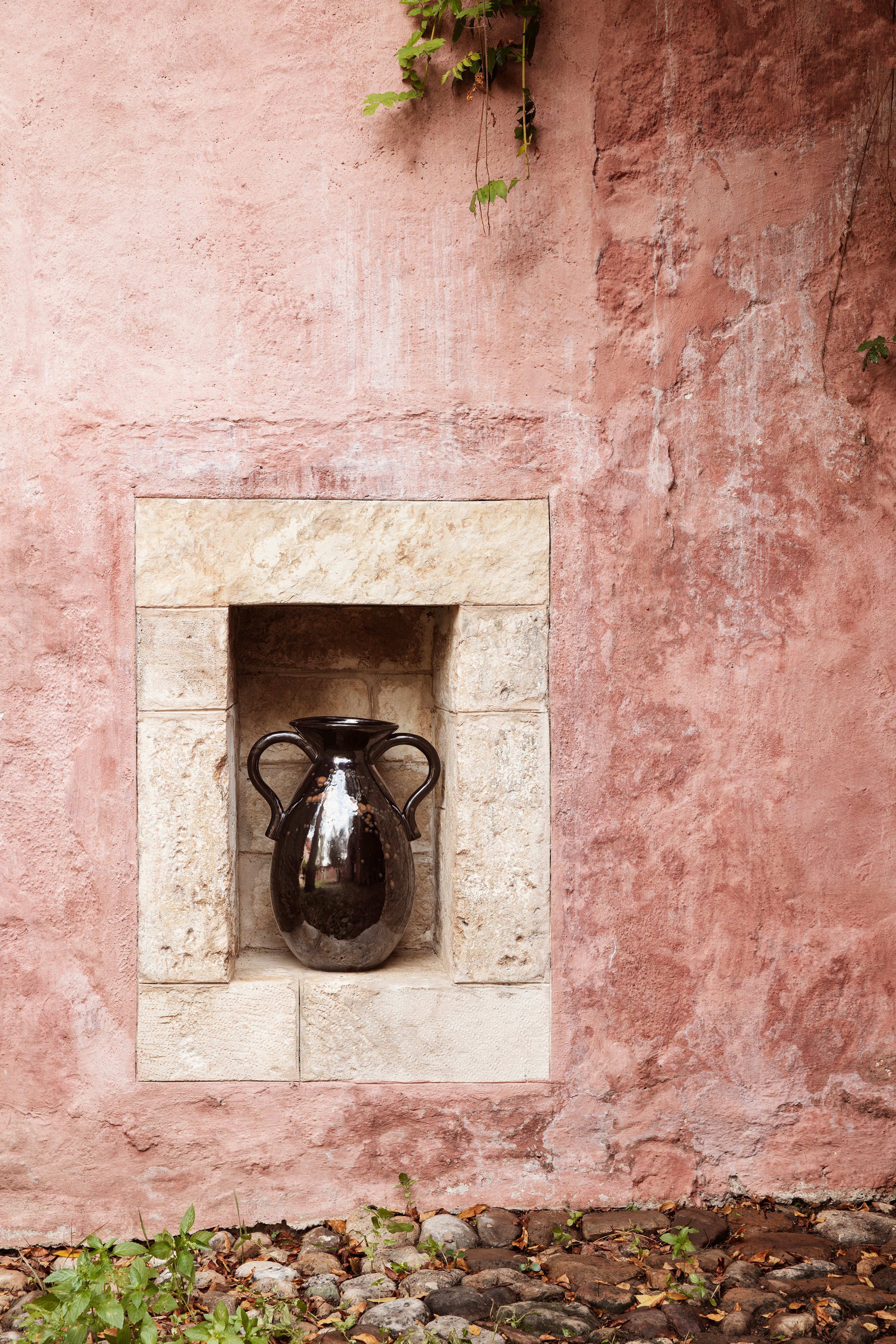 VERSO black floor vase with brown