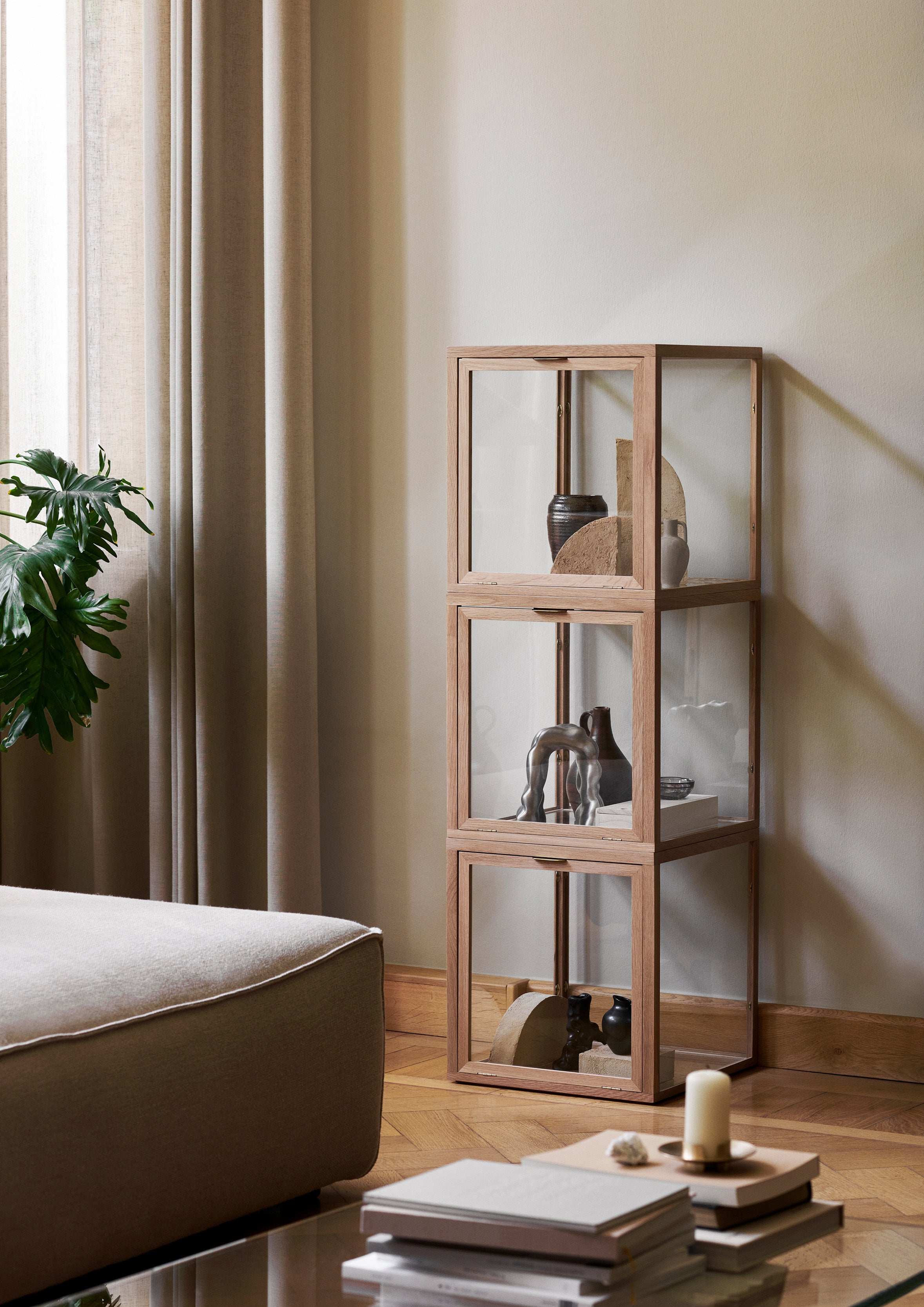 MIRU GLASS MONTRE Display Cabinet Oak