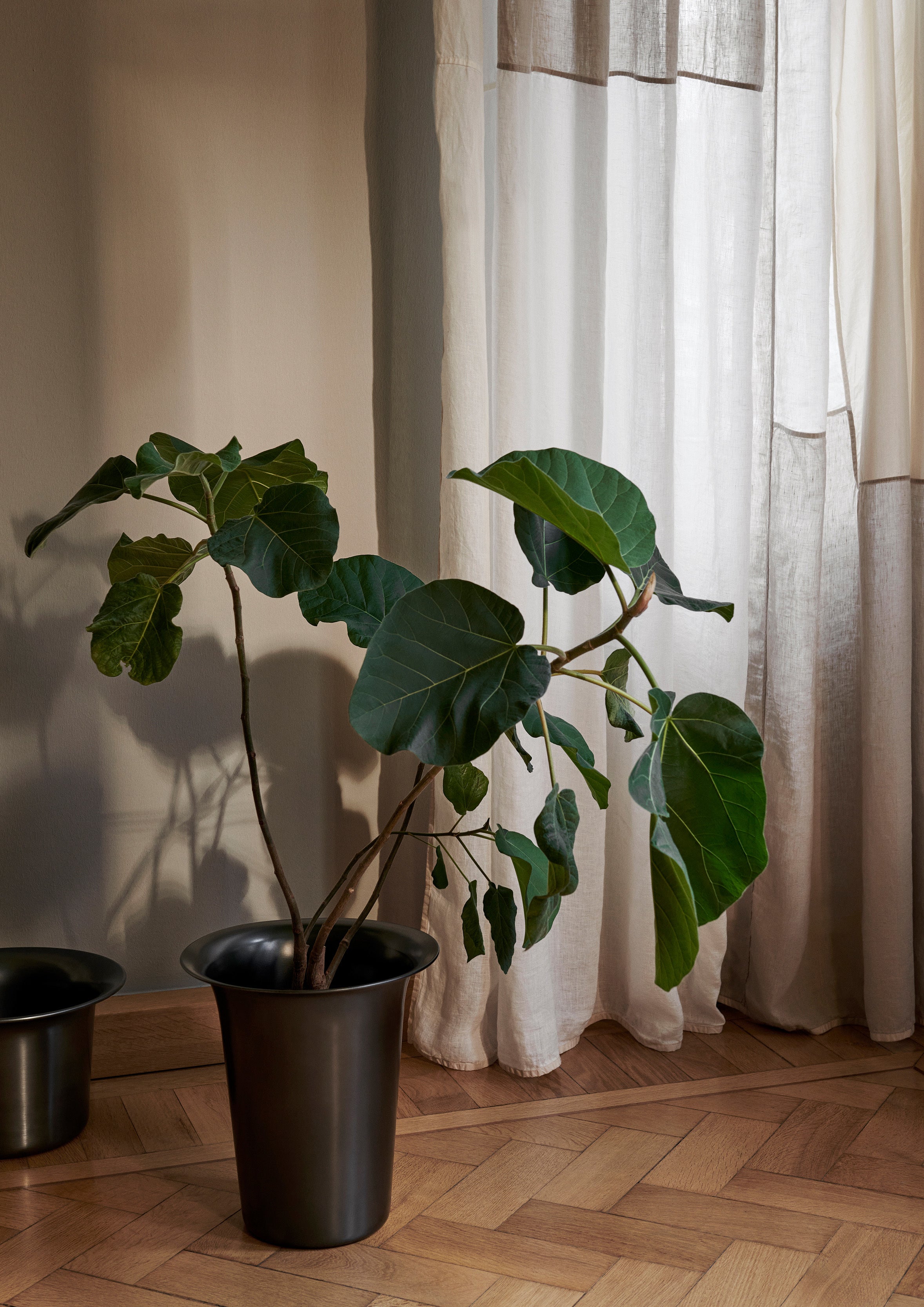 ALU-SPUN-KORB schwarz