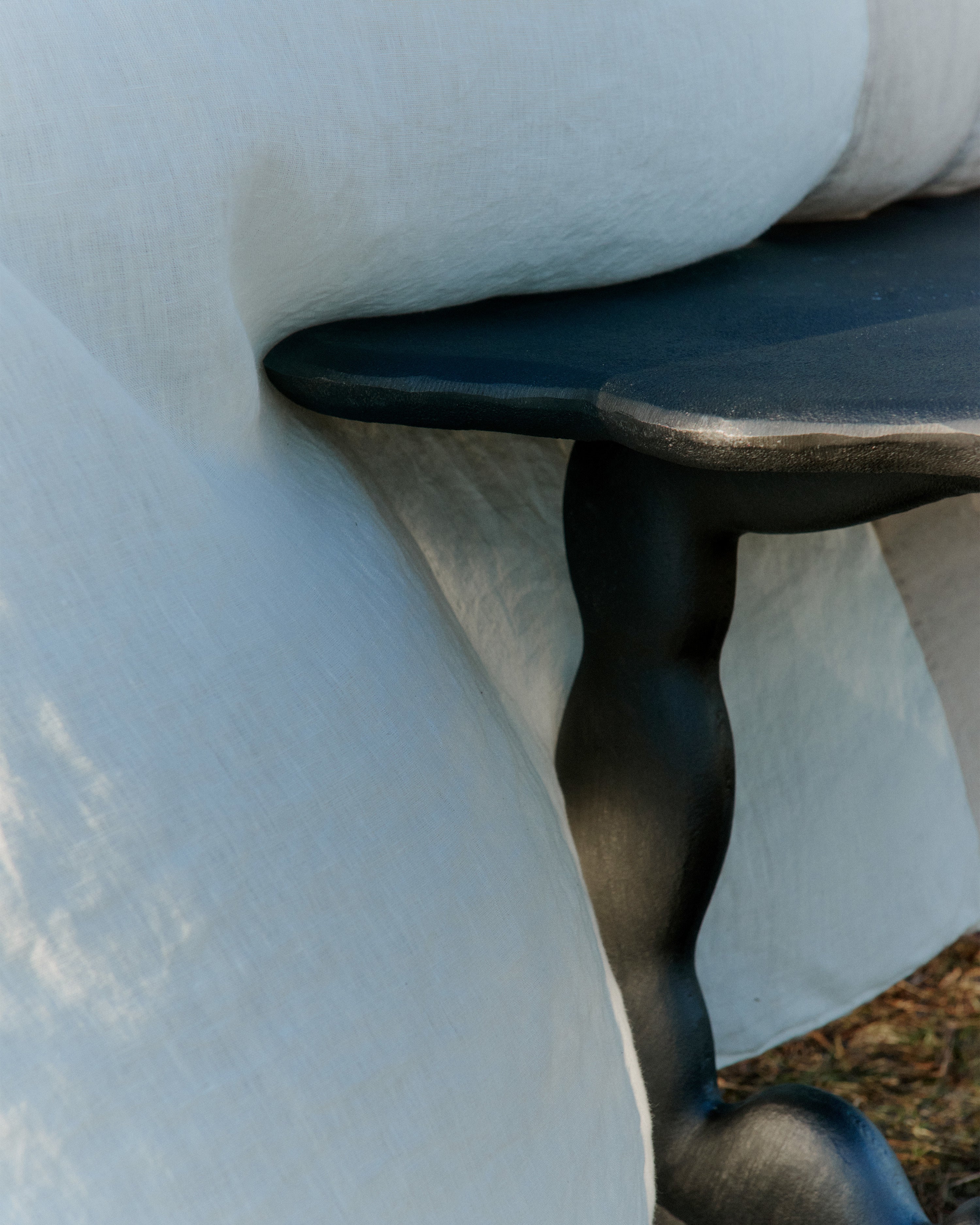 DAL PIECE schwarzer Aluminiumtisch