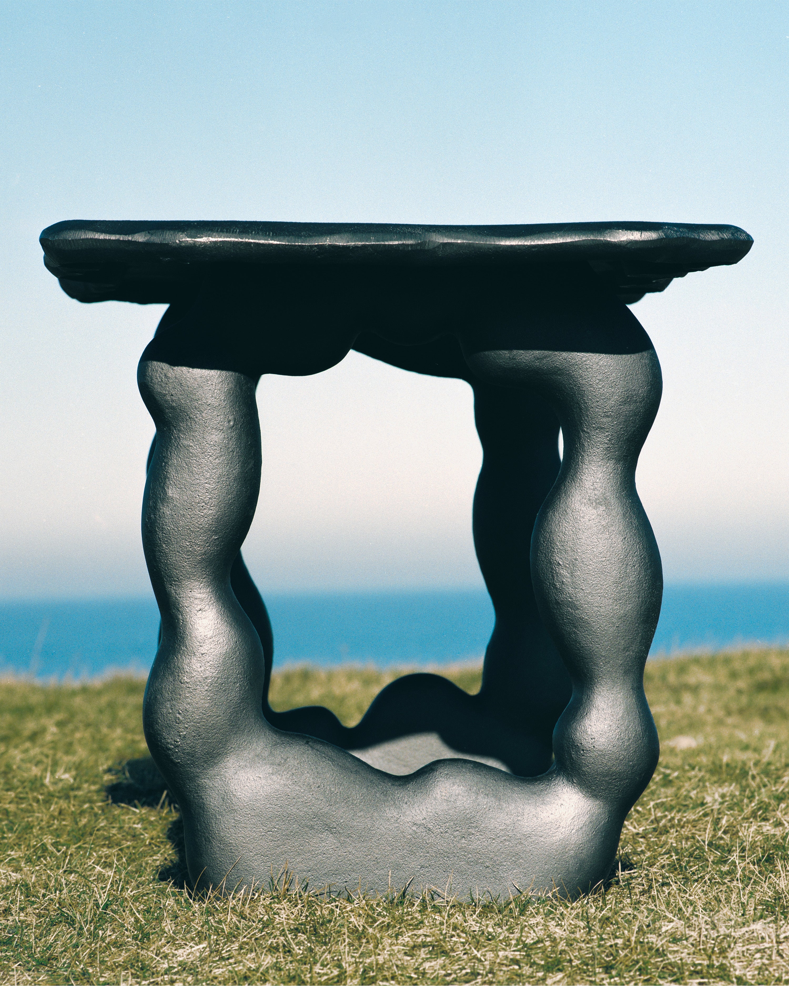 DAL PIECE schwarzer Aluminiumtisch