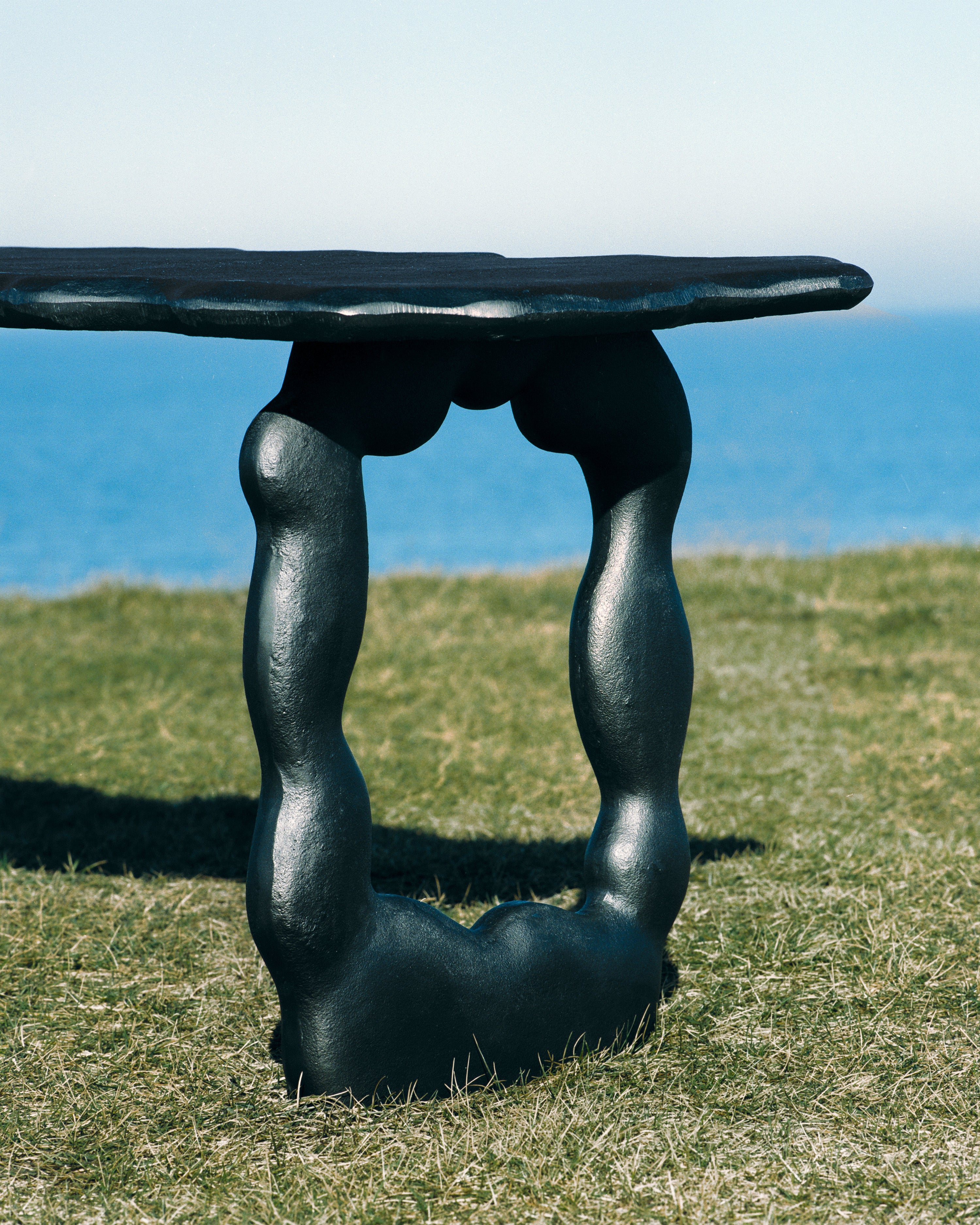 DAL PIECE schwarzer Aluminiumtisch