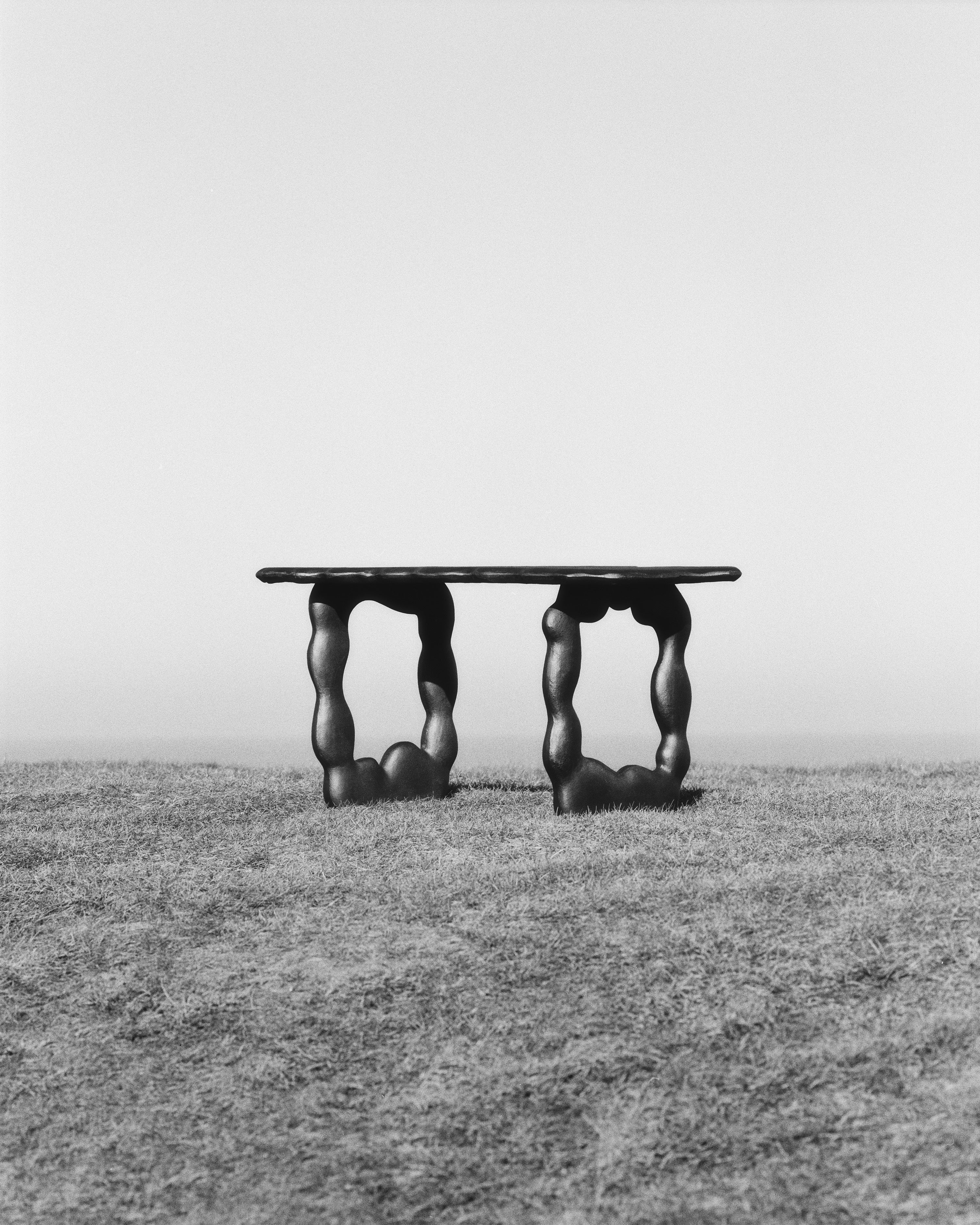 DAL PIECE schwarzer Aluminiumtisch