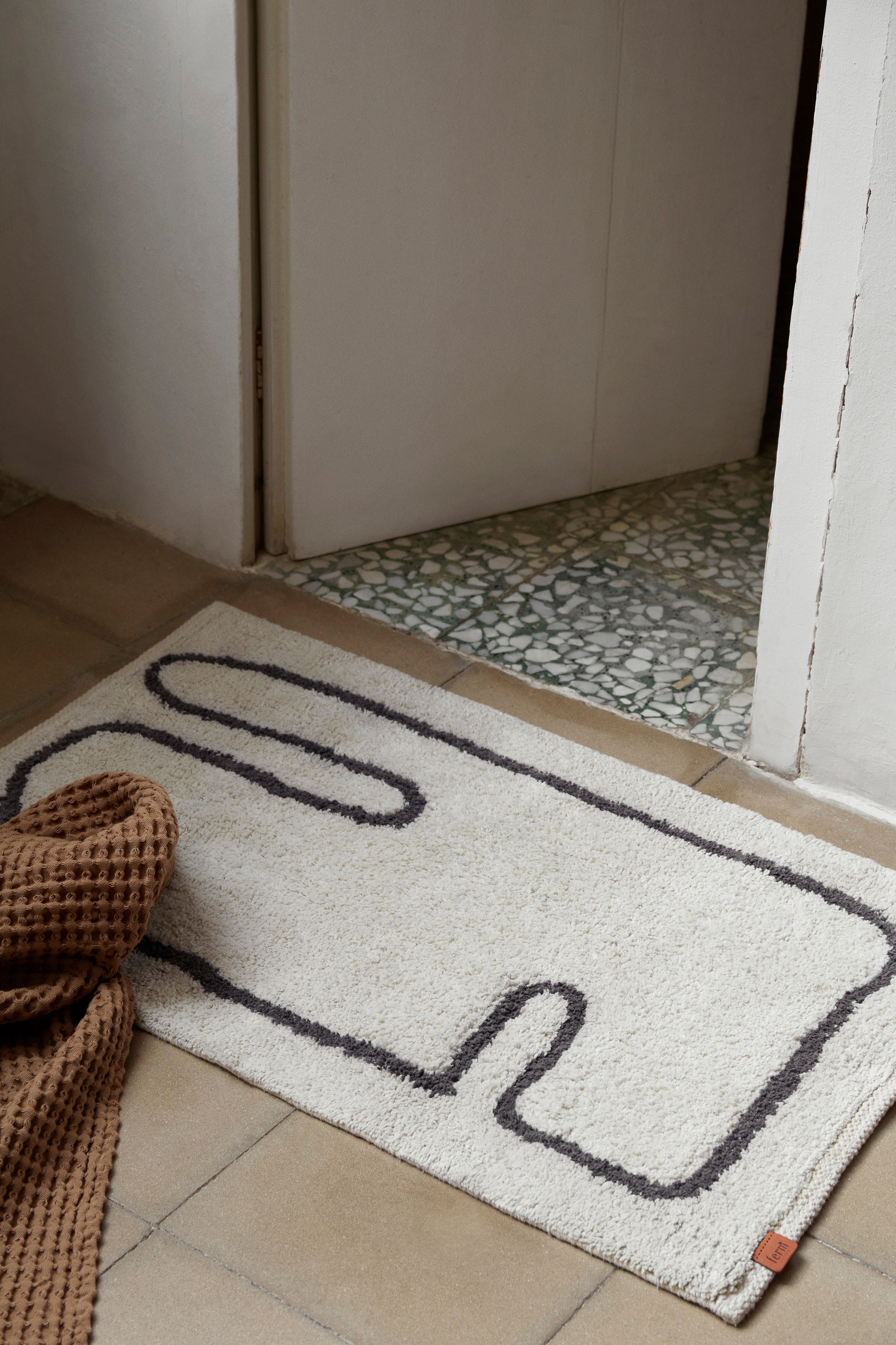 LAY WASHABLE rug in broken white