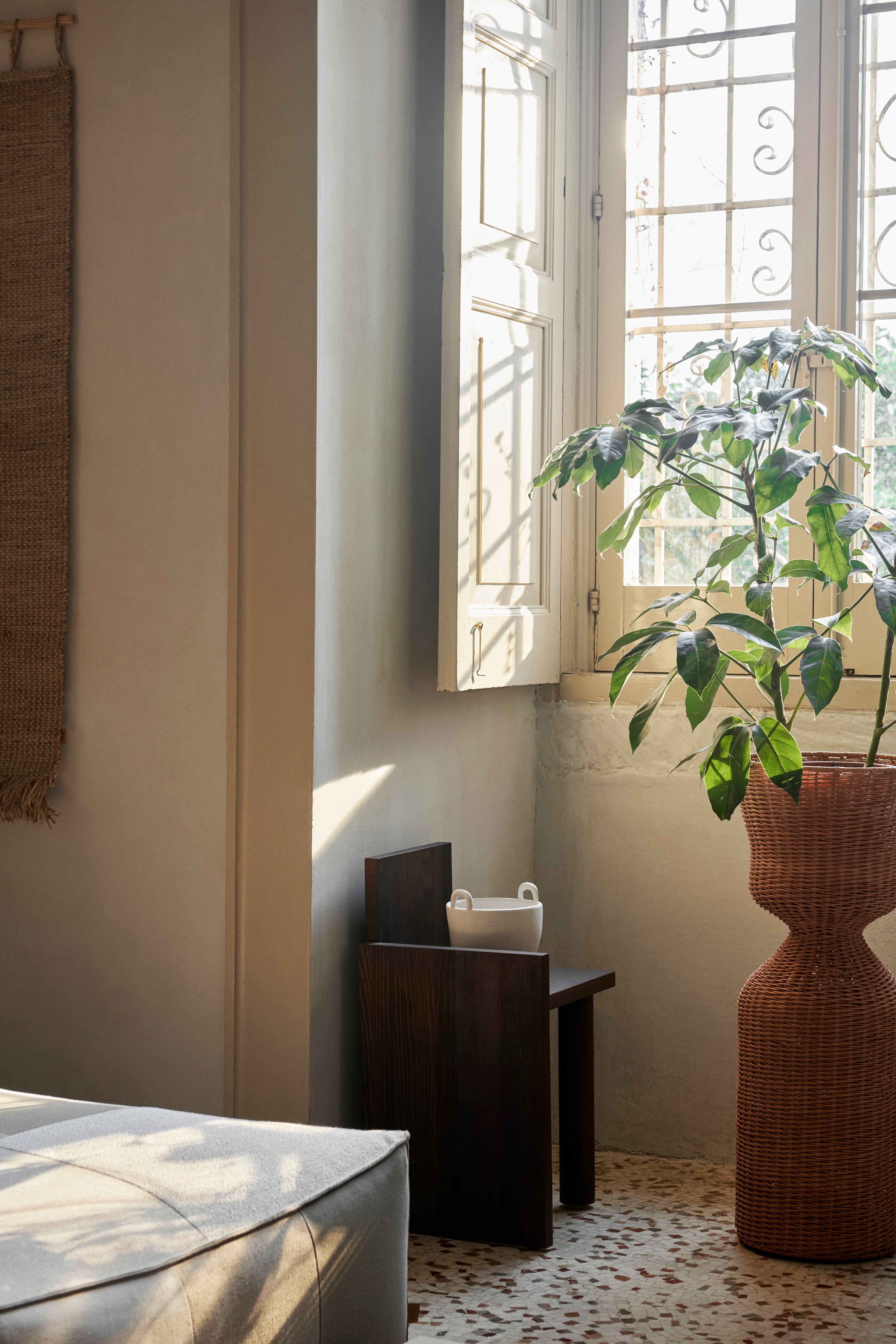 Zijtafel UTA donkerbruin vurenhout