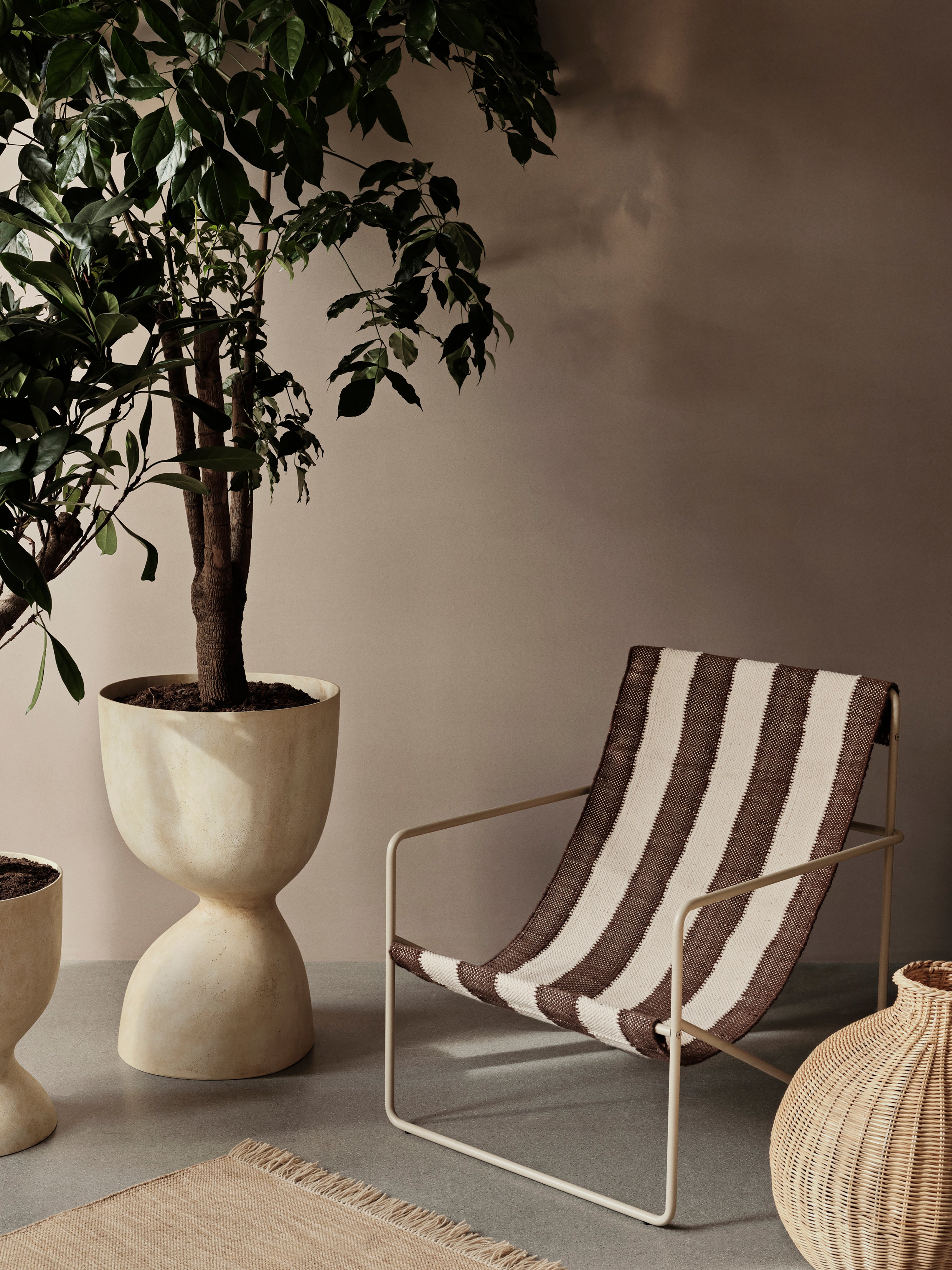 Desert Cream-brown garden armchair with a beige base