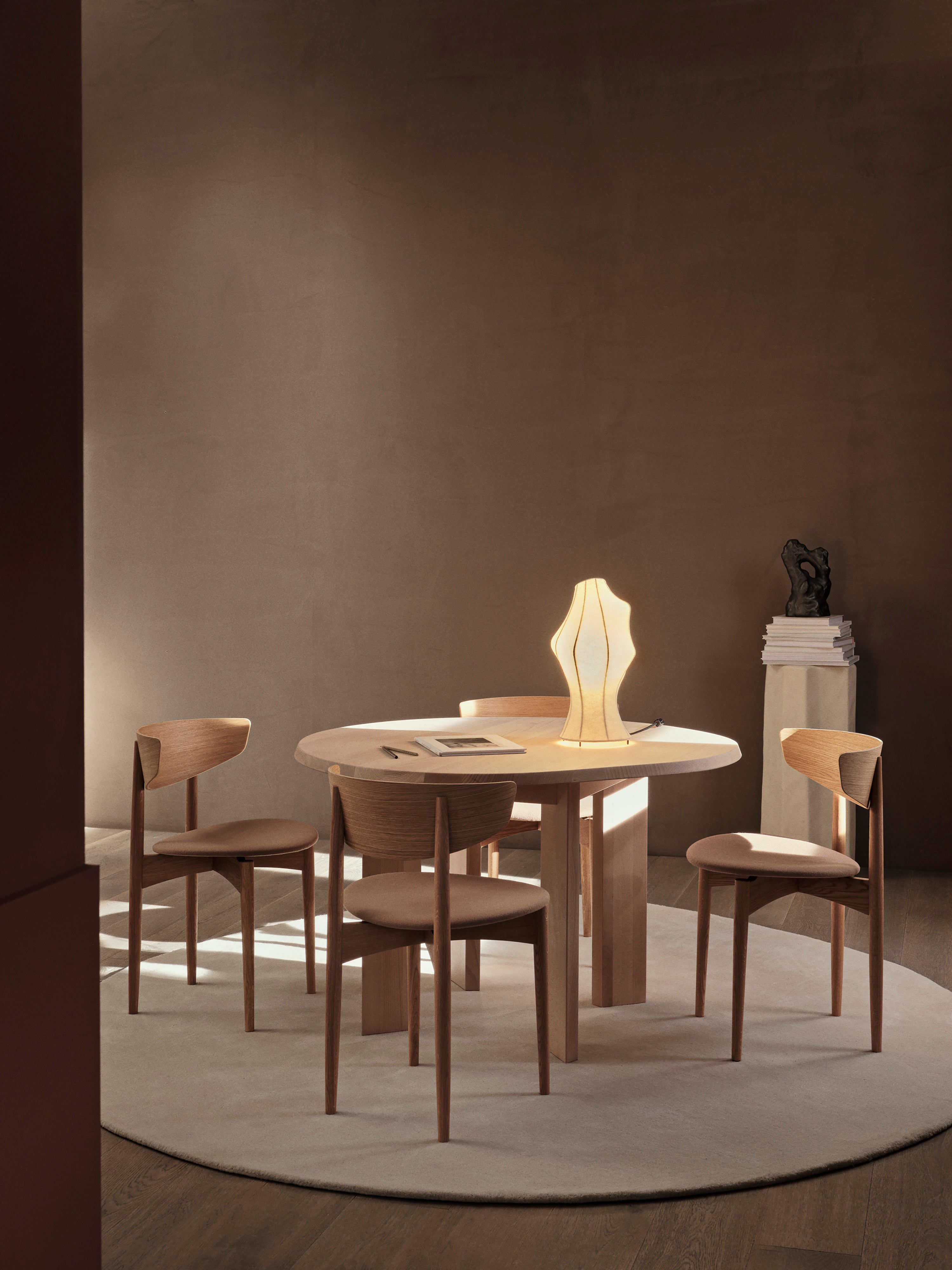 Dae white table lamp