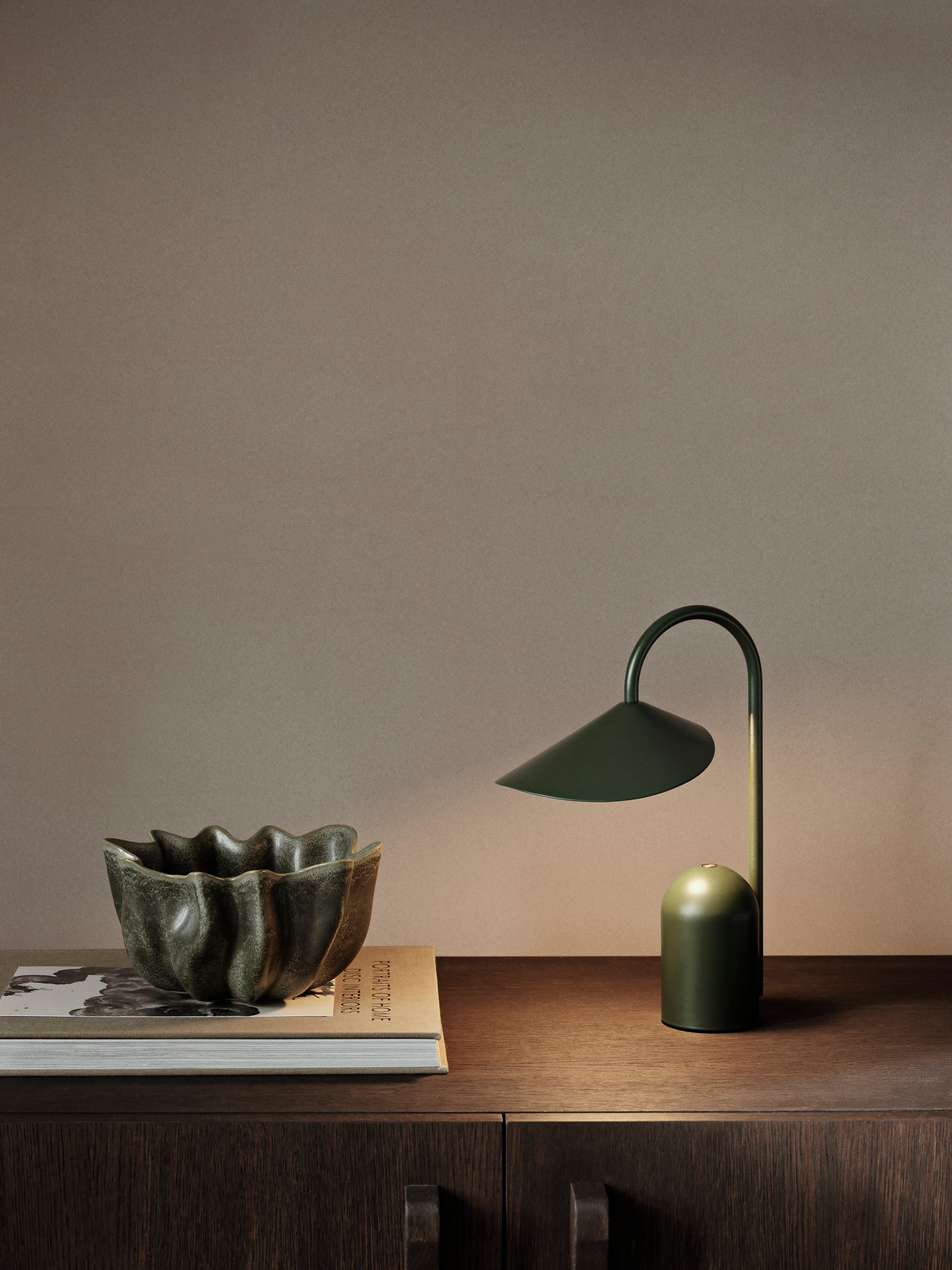 Draagbare lamp ARUM olijfgroen