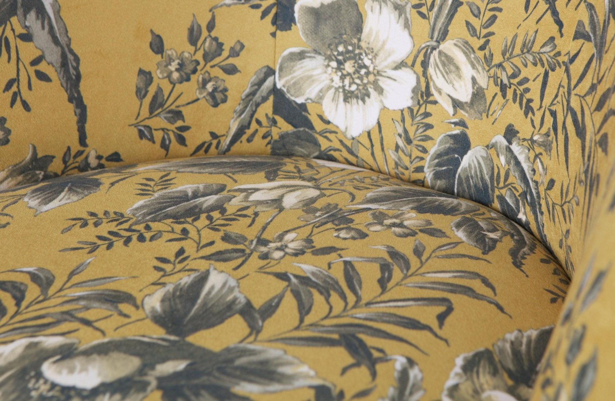 Fotel aksamitny VOGUE POPPY musztardowy Be Pure Eye on Design