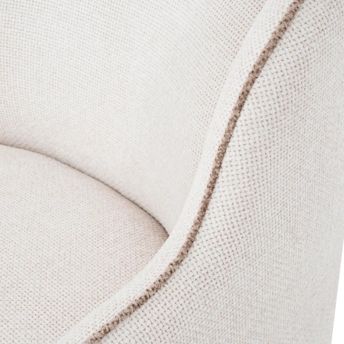 Fotel BARRIER biały z piaskowym wykończeniem Eichholtz Eye on Design