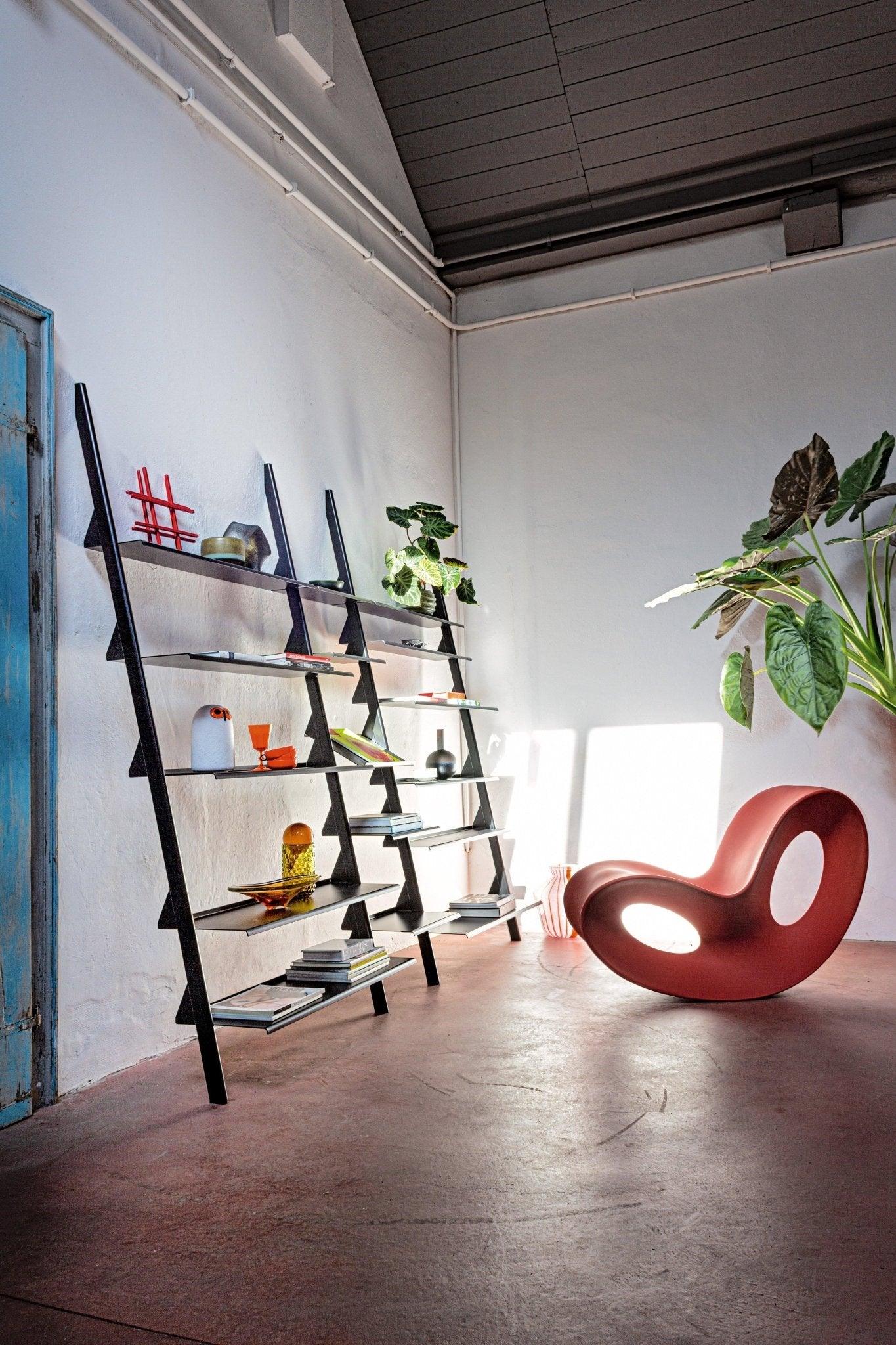 Fotel bujany VOIDO brązowy Magis Eye on Design