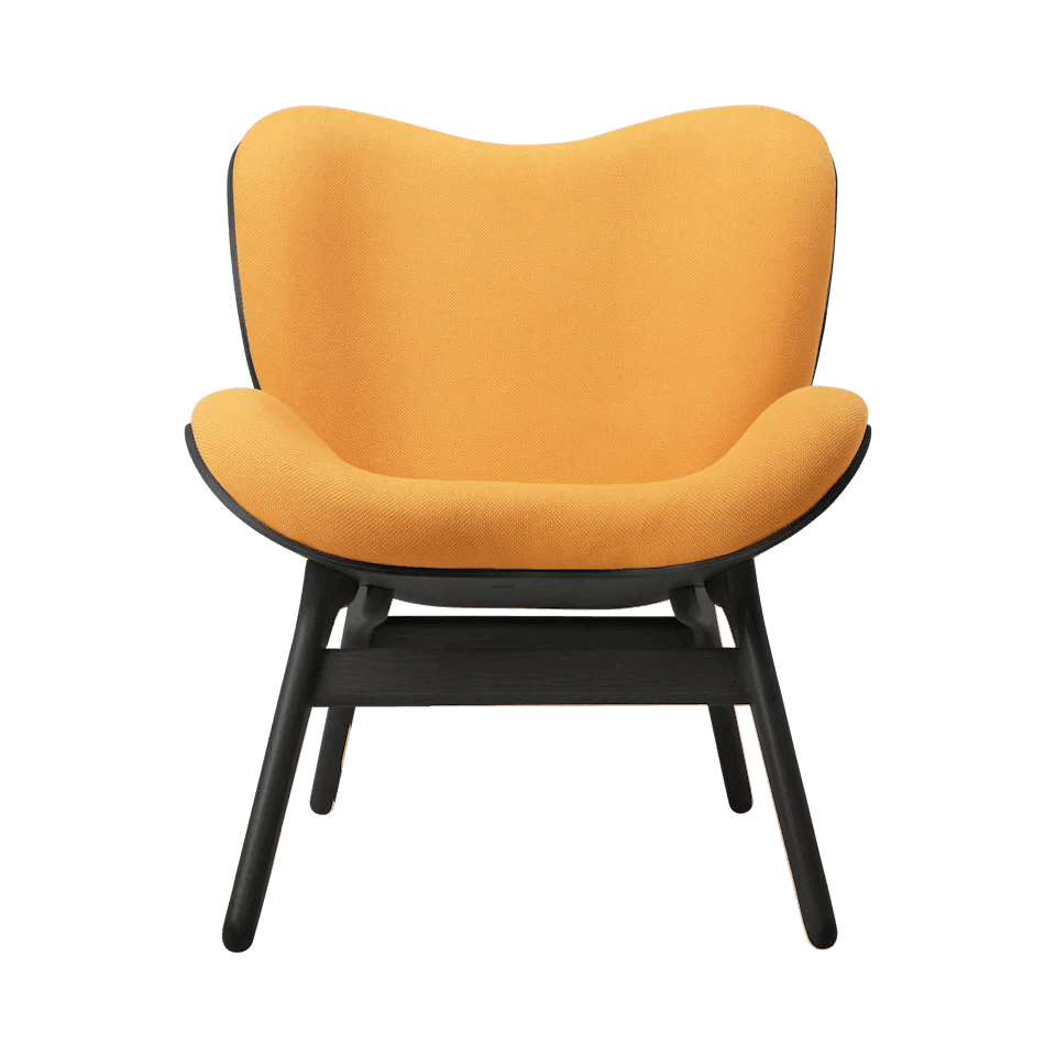 Fotel CONVERSATION PIECE bursztynowy z czarną podstawą UMAGE Eye on Design