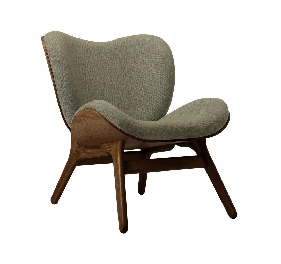 Fotel CONVERSATION PIECE szałwiowy z ciemno dębową podstawą UMAGE Eye on Design