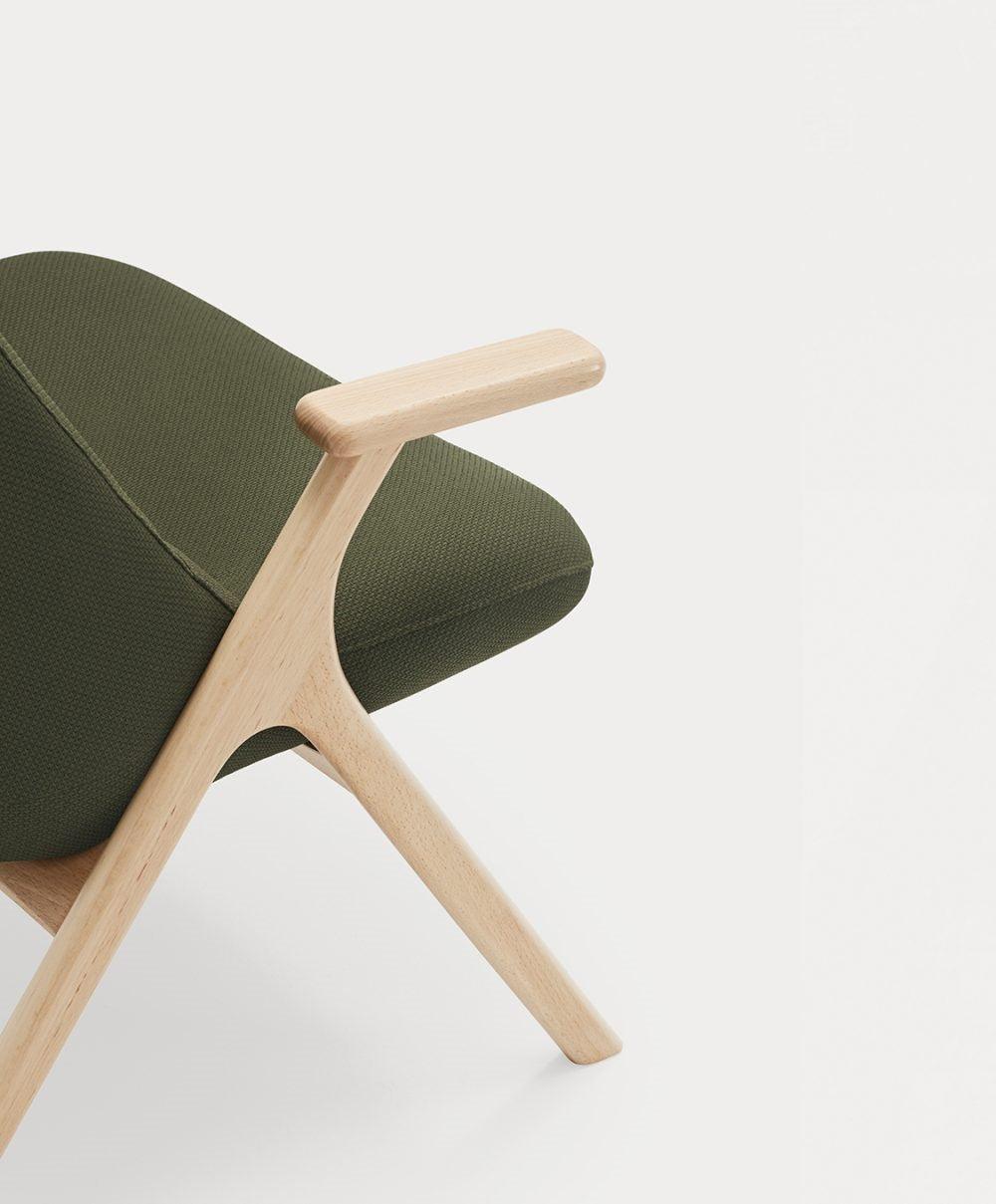 Fotel DINS ciemnozielony z drewnianą podstawą Teulat Eye on Design