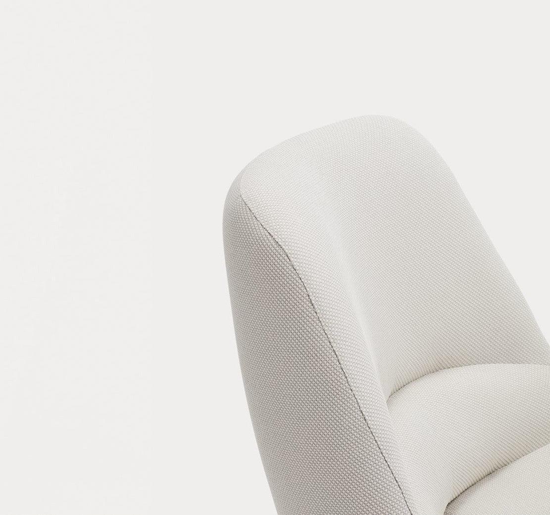 Fotel DINS kremowy z drewnianą podstawą Teulat Eye on Design